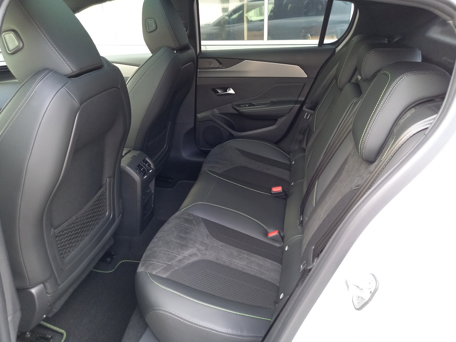 PEUGEOT 308 1.6 PHEV 180 GT-image-11