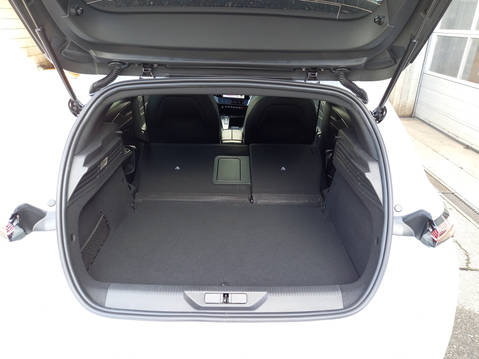 PEUGEOT 308 1.6 PHEV 180 GT-image-13