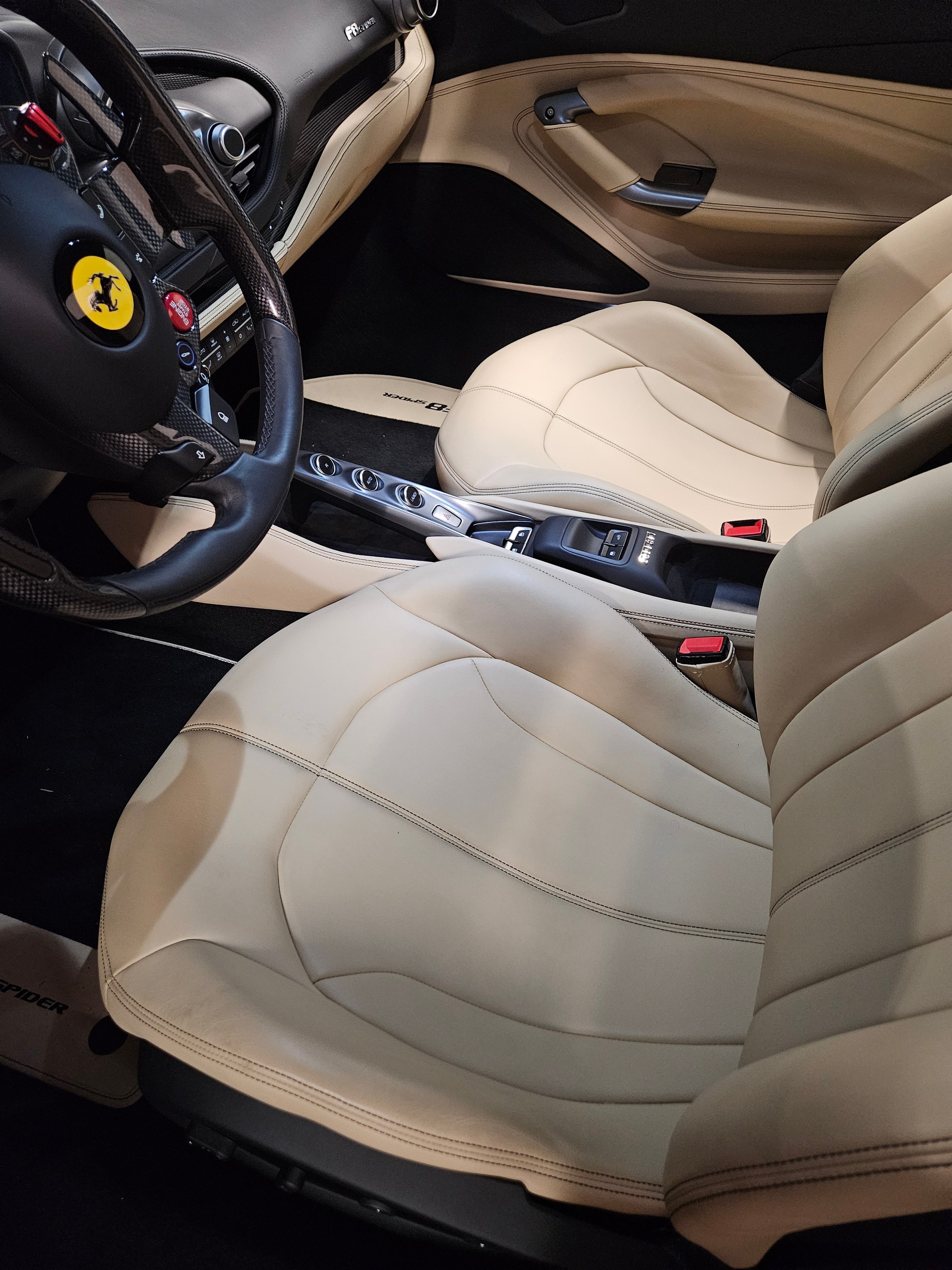 FERRARI F8 Spider-image-1