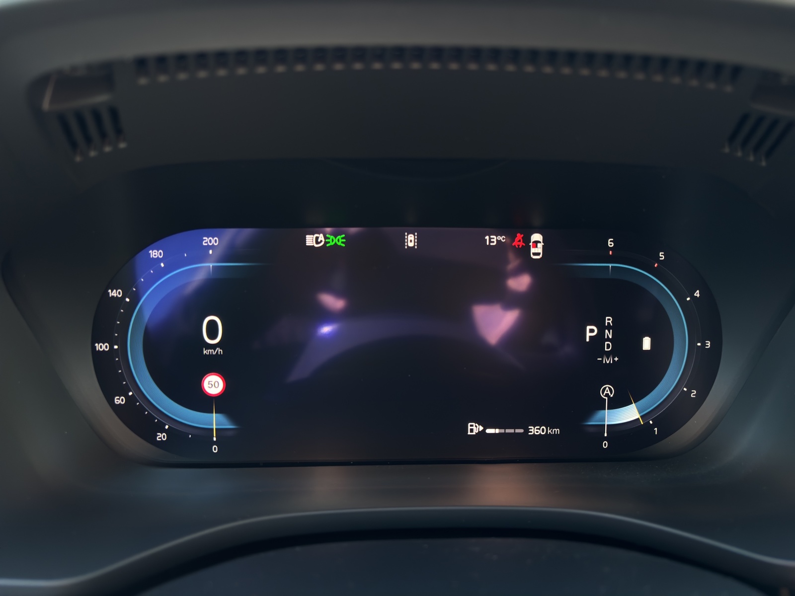 VOLVO XC60 2.0 B4 MH Plus Dark AWD-image-12