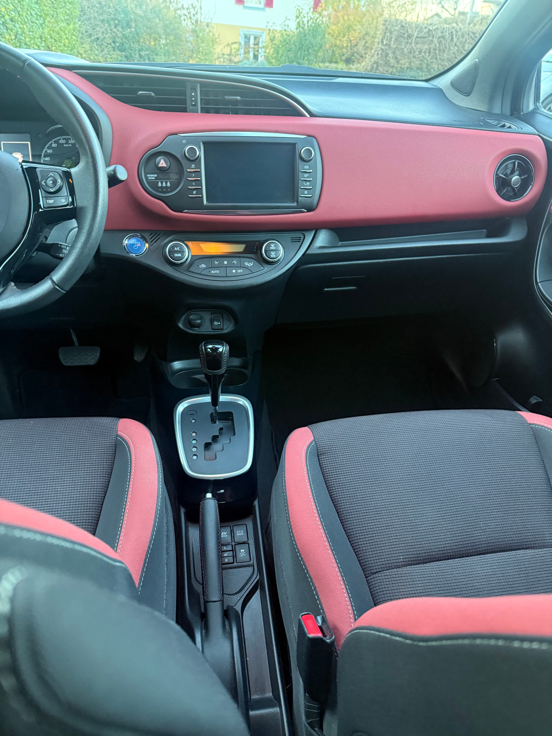 TOYOTA Yaris 1.5 VVT-i Hybrid Trend e-CVT-image-5