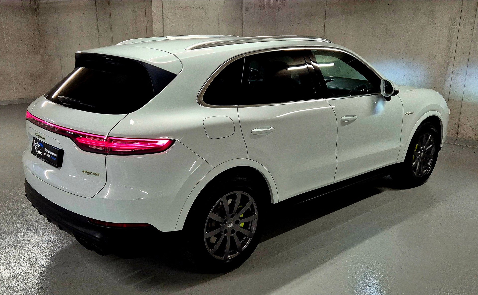 PORSCHE Cayenne E-Hybrid-image-9