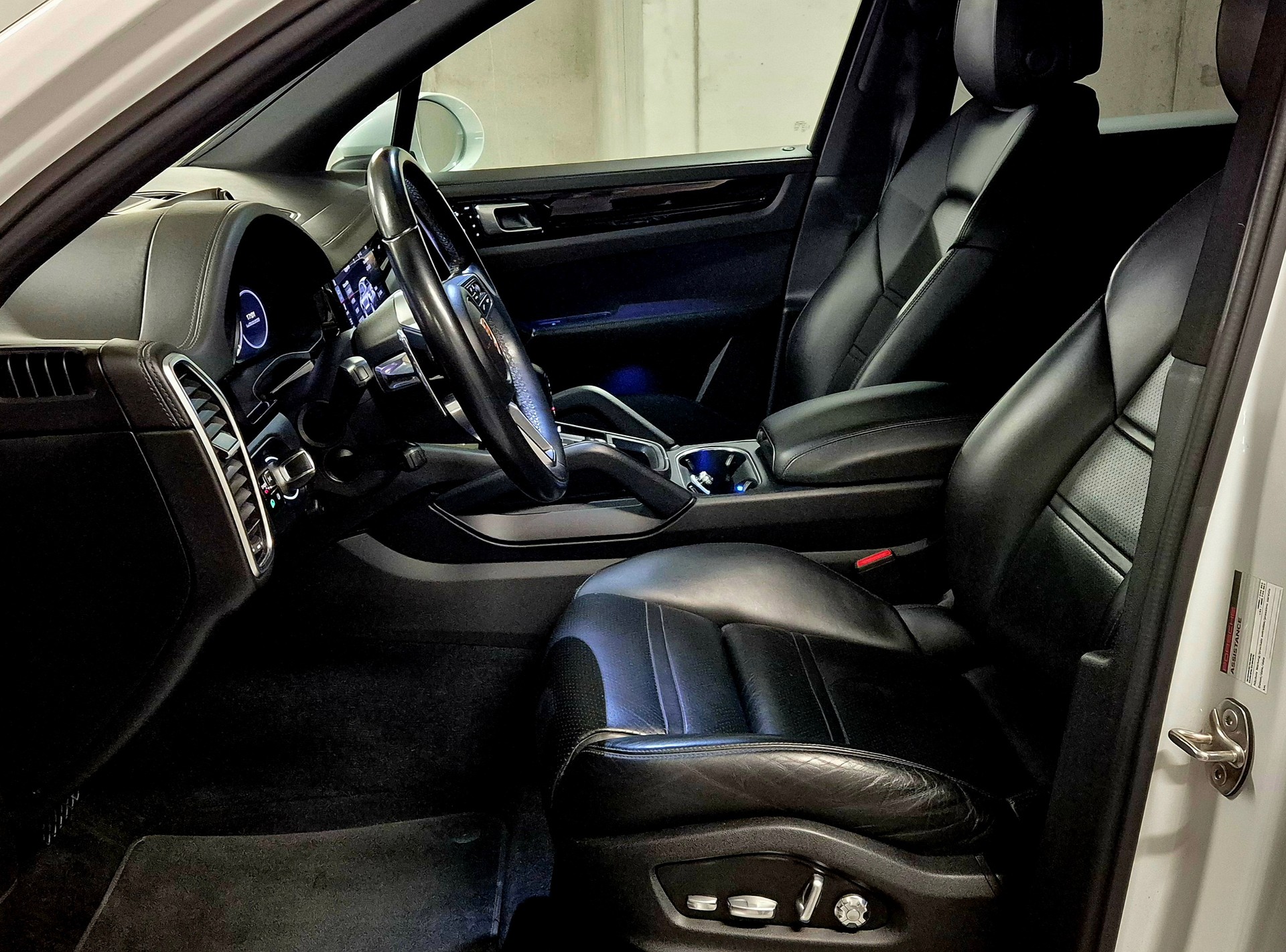 PORSCHE Cayenne E-Hybrid-image-10