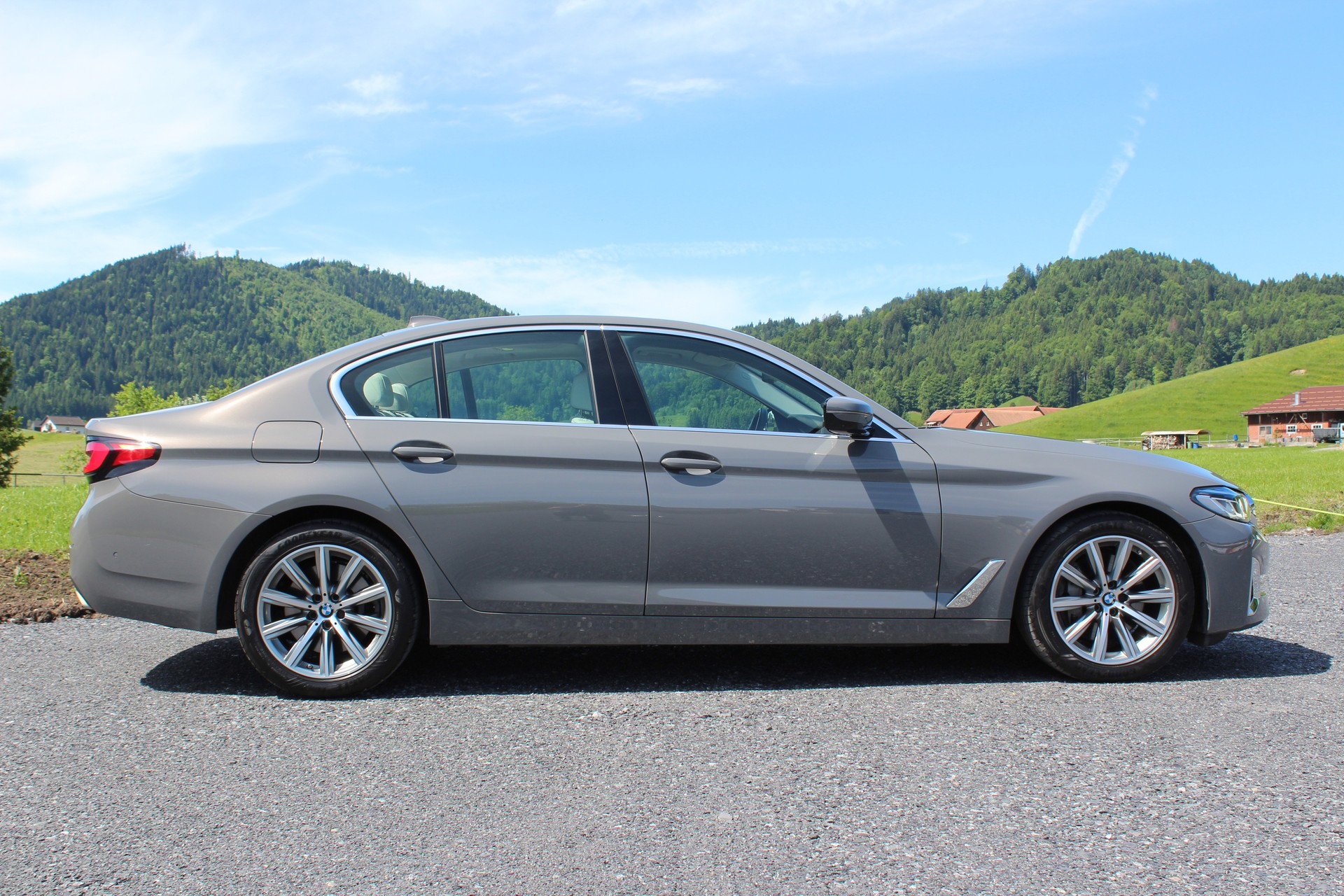 BMW 530d xDrive 48V Luxury Line Steptronic-showroom-element-3