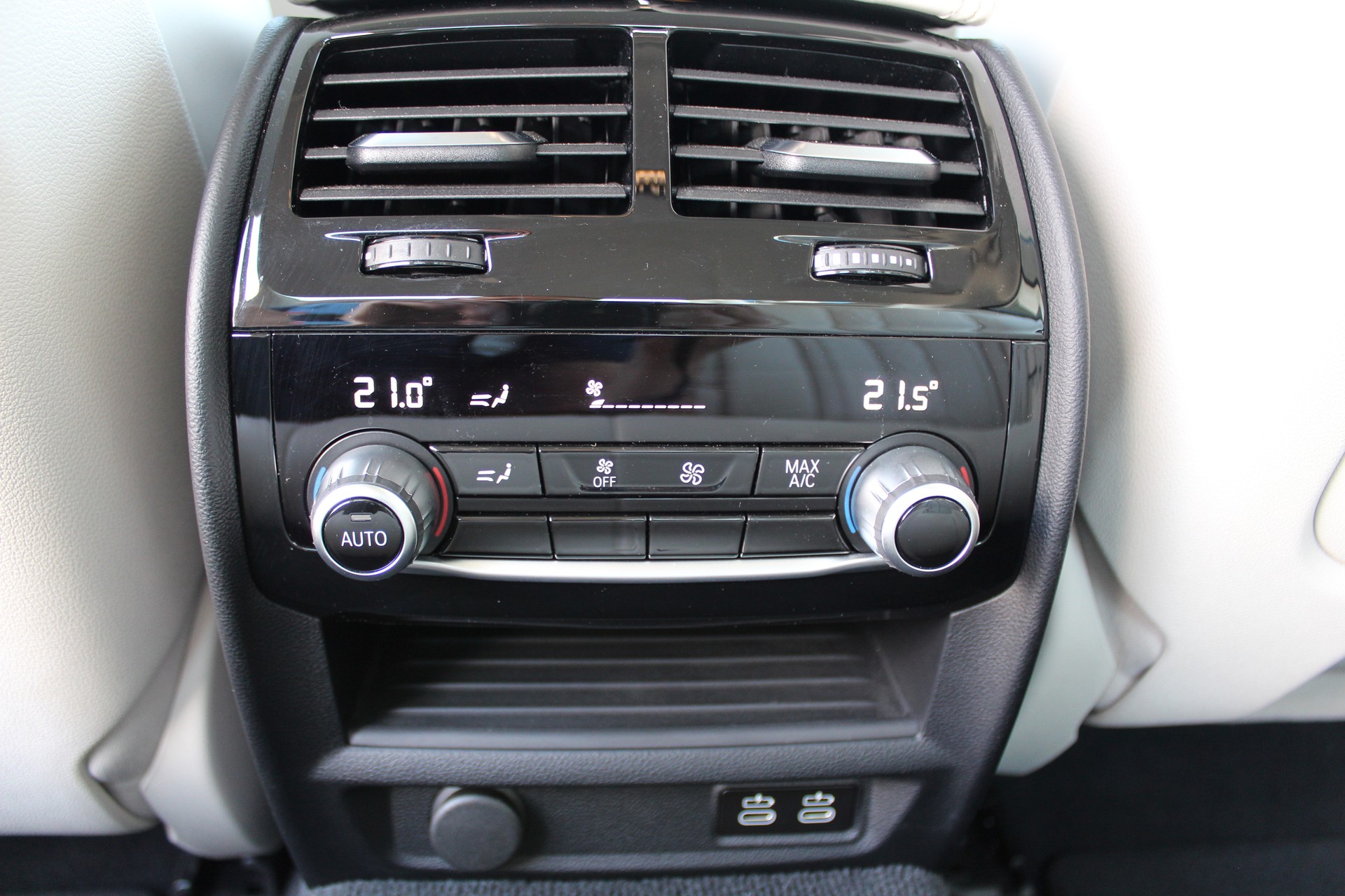 BMW 530d xDrive 48V Luxury Line Steptronic-image-23