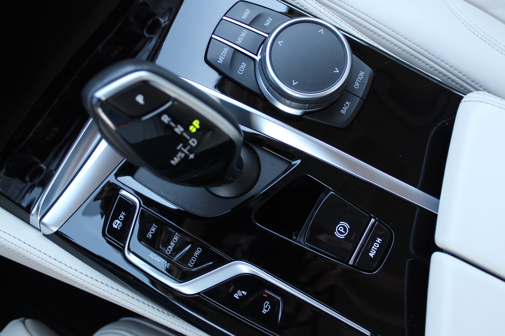 BMW 530d xDrive 48V Luxury Line Steptronic-image-19
