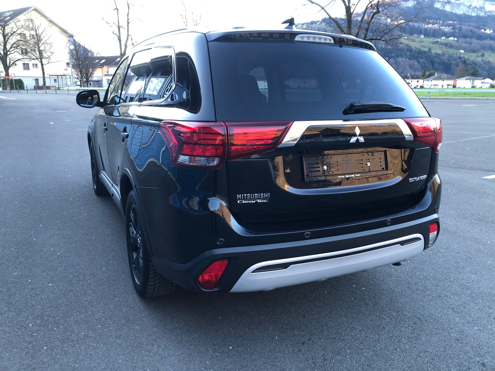MITSUBISHI Outlander 2.0 Value 4WD CVT-showroom-element-3