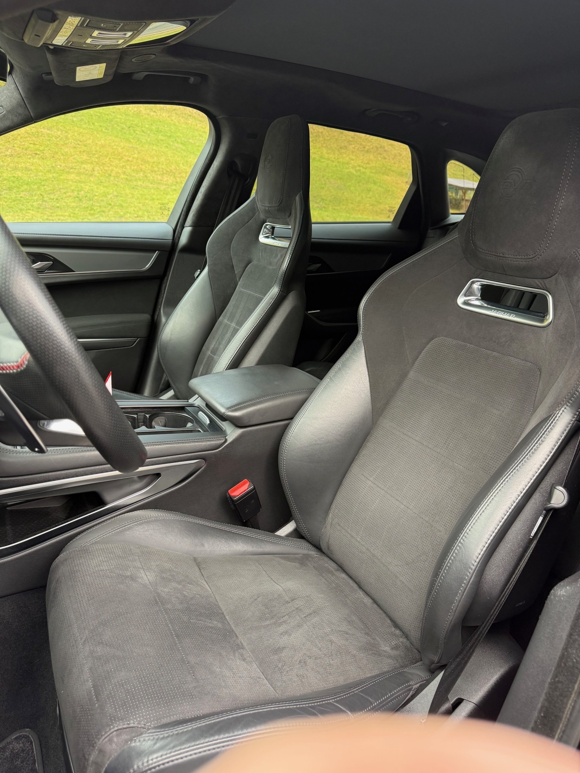 JAGUAR F-Pace 5.0 V8 SVR P550 AWD-image-10