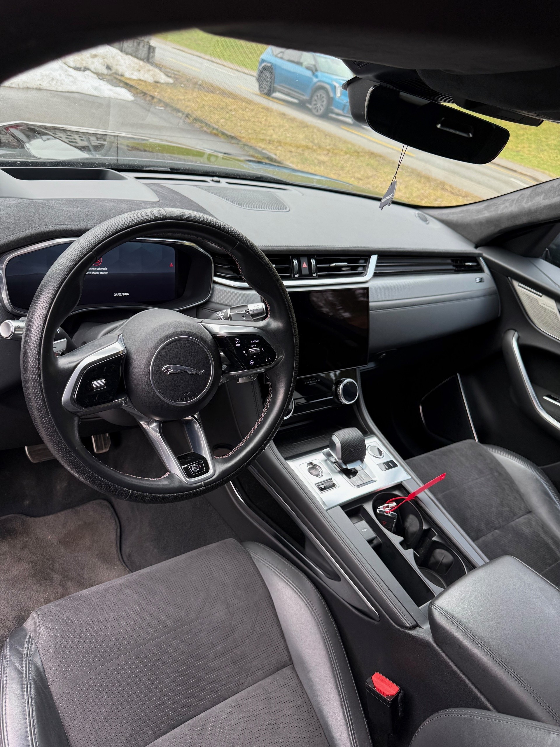 JAGUAR F-Pace 5.0 V8 SVR P550 AWD-image-7