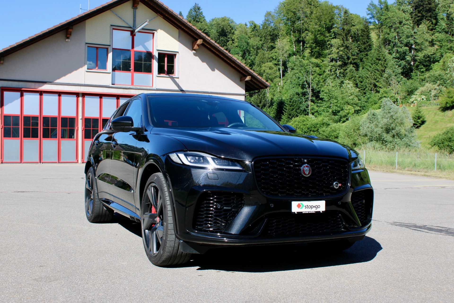 JAGUAR F-Pace 5.0 V8 SVR P550 AWD-showroom-element-2