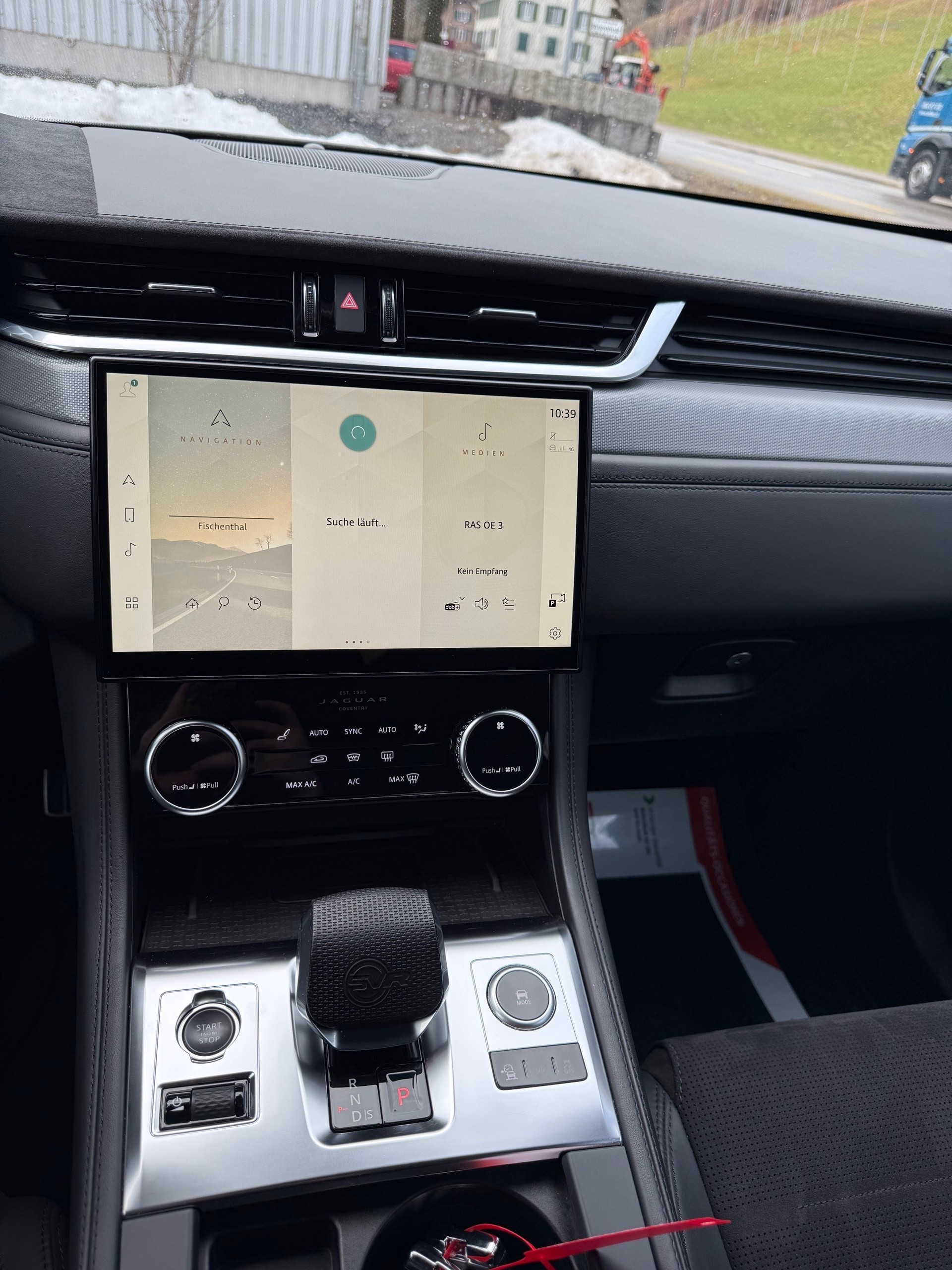 JAGUAR F-Pace 5.0 V8 SVR P550 AWD-image-8