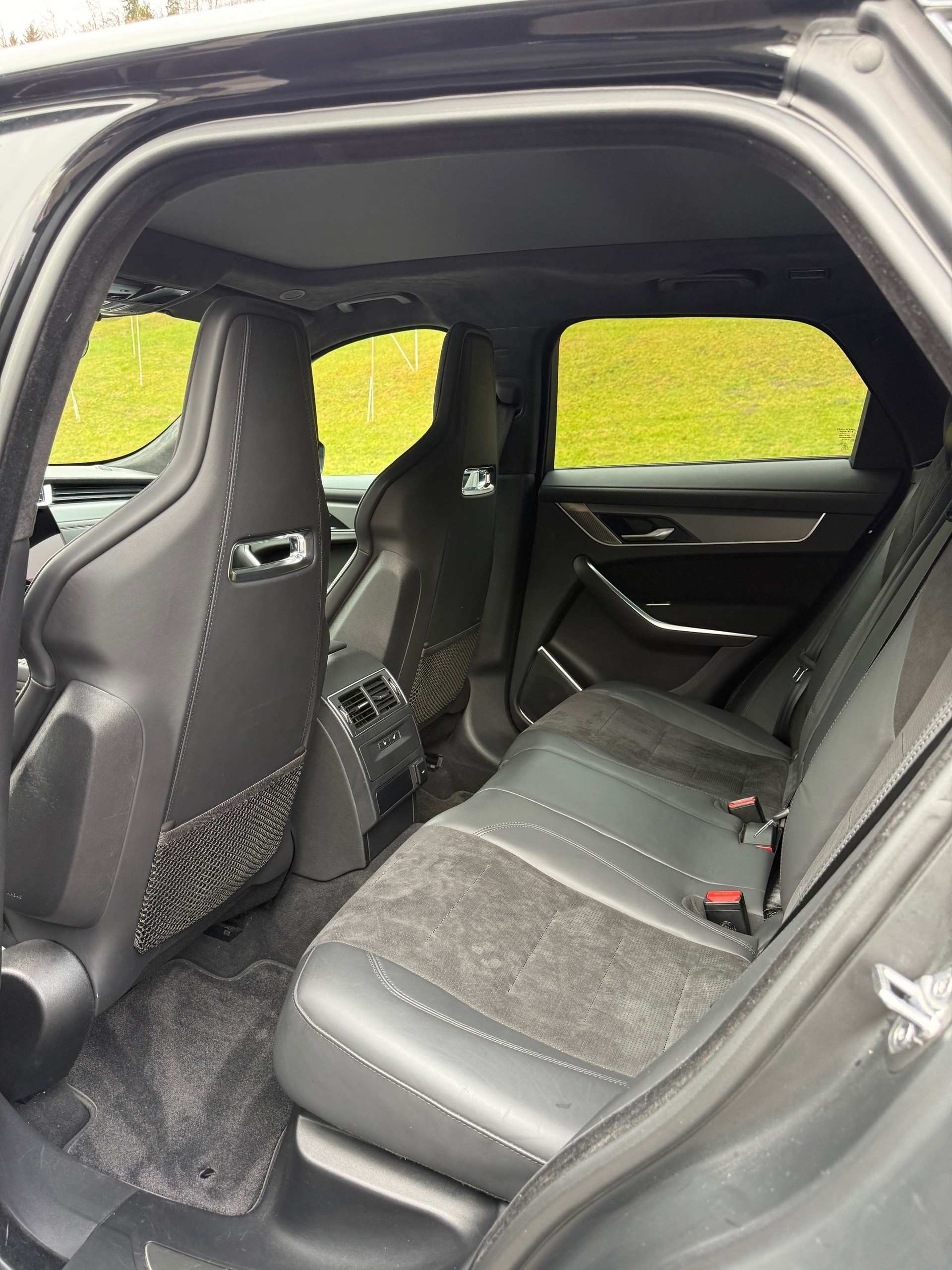 JAGUAR F-Pace 5.0 V8 SVR P550 AWD-image-12