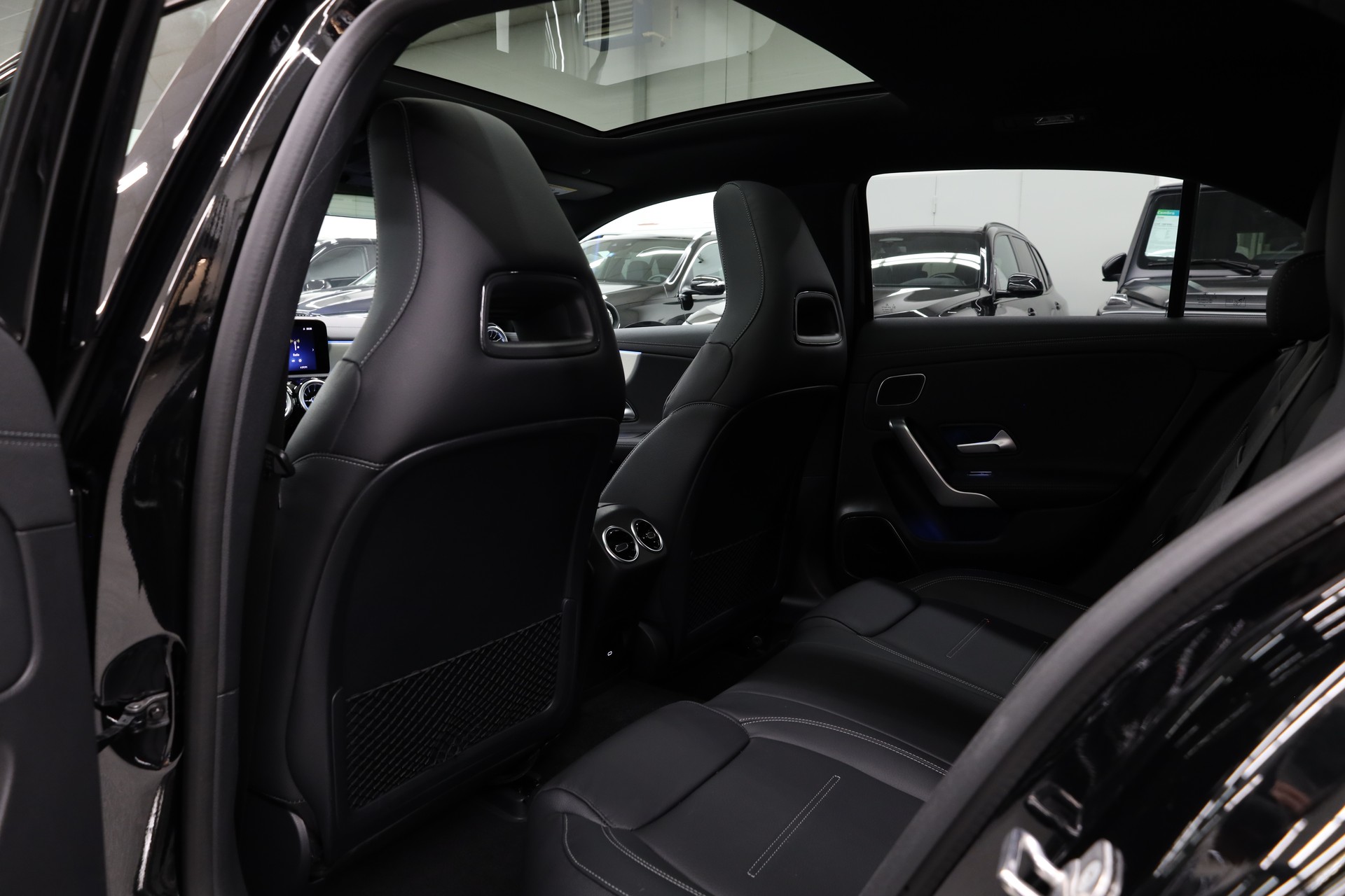 MERCEDES-BENZ A 250 AMG Line 4m-image-23