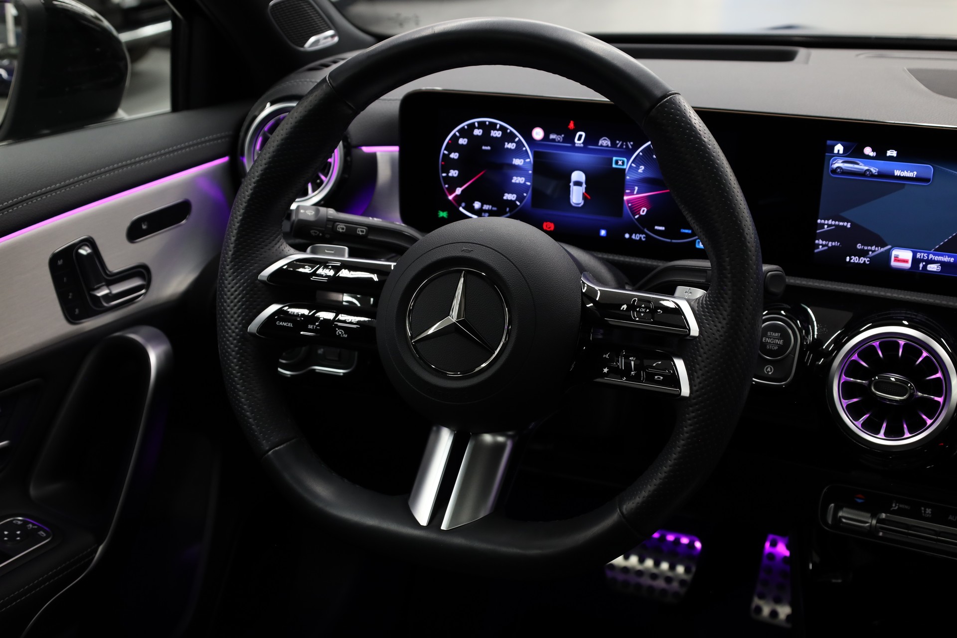 MERCEDES-BENZ A 250 AMG Line 4m-image-17