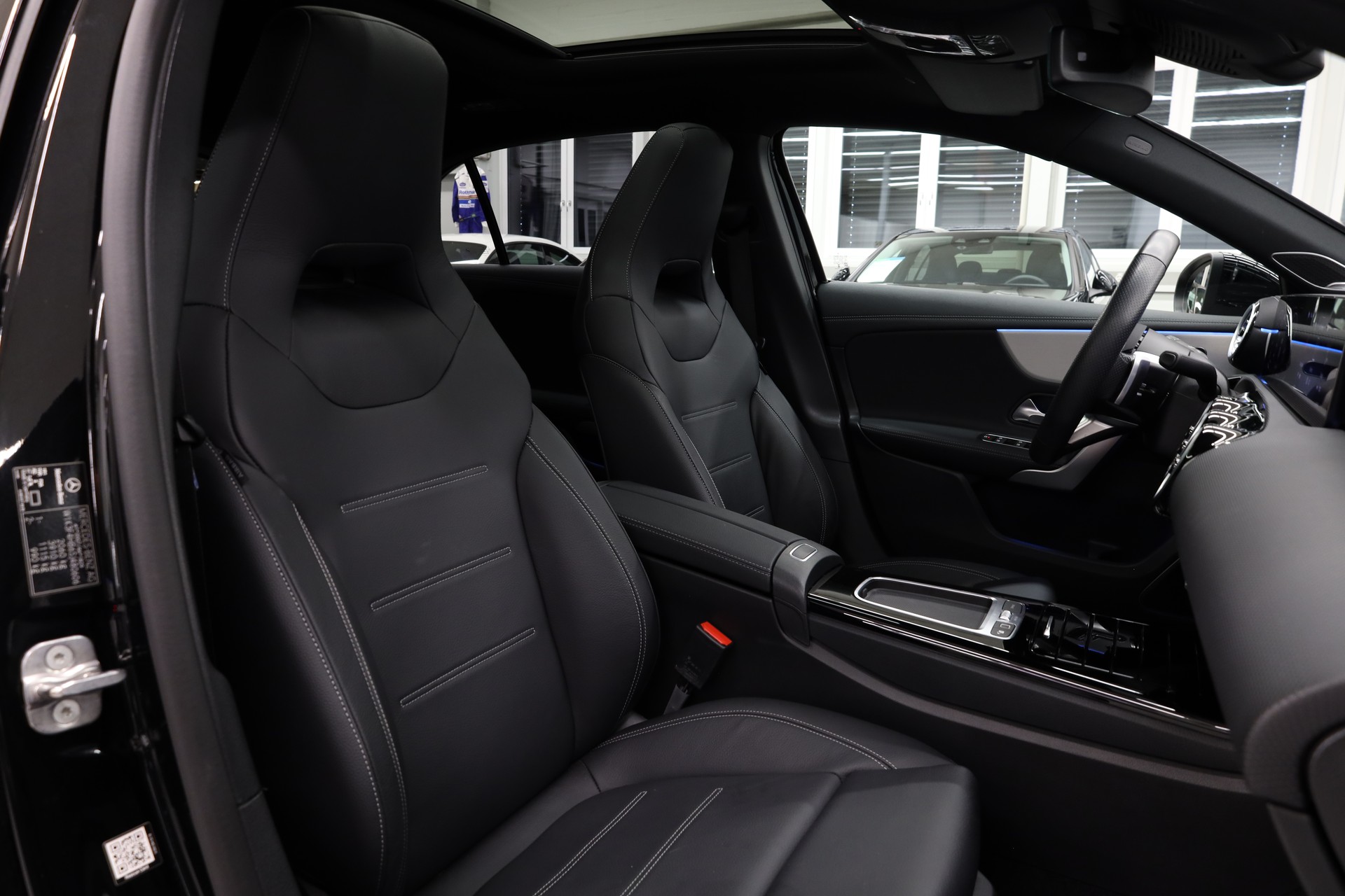 MERCEDES-BENZ A 250 AMG Line 4m-image-16