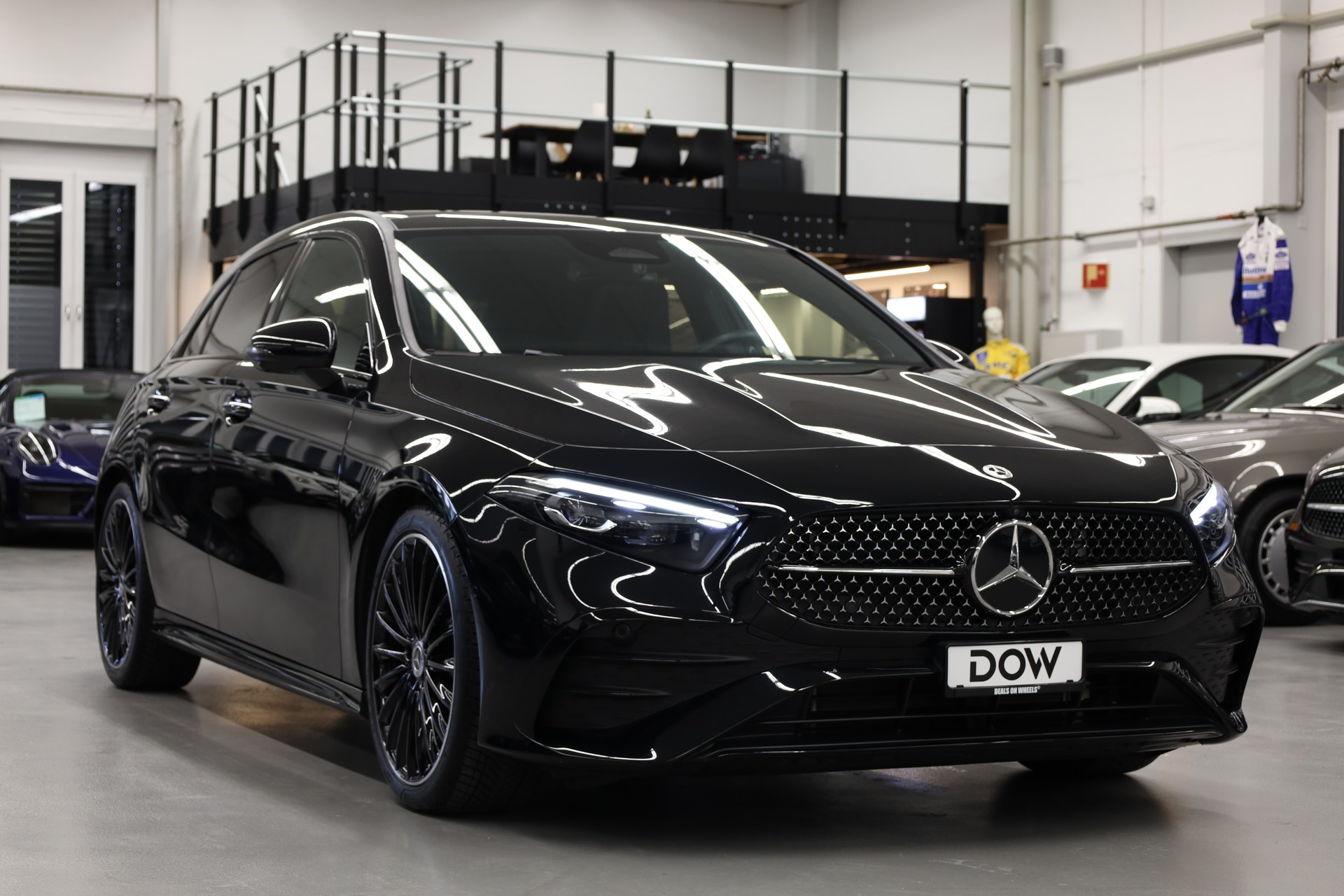 MERCEDES-BENZ A 250 AMG Line 4m-showroom-element-1