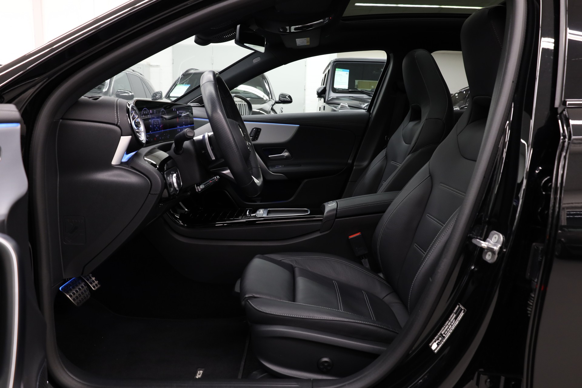 MERCEDES-BENZ A 250 AMG Line 4m-image-14