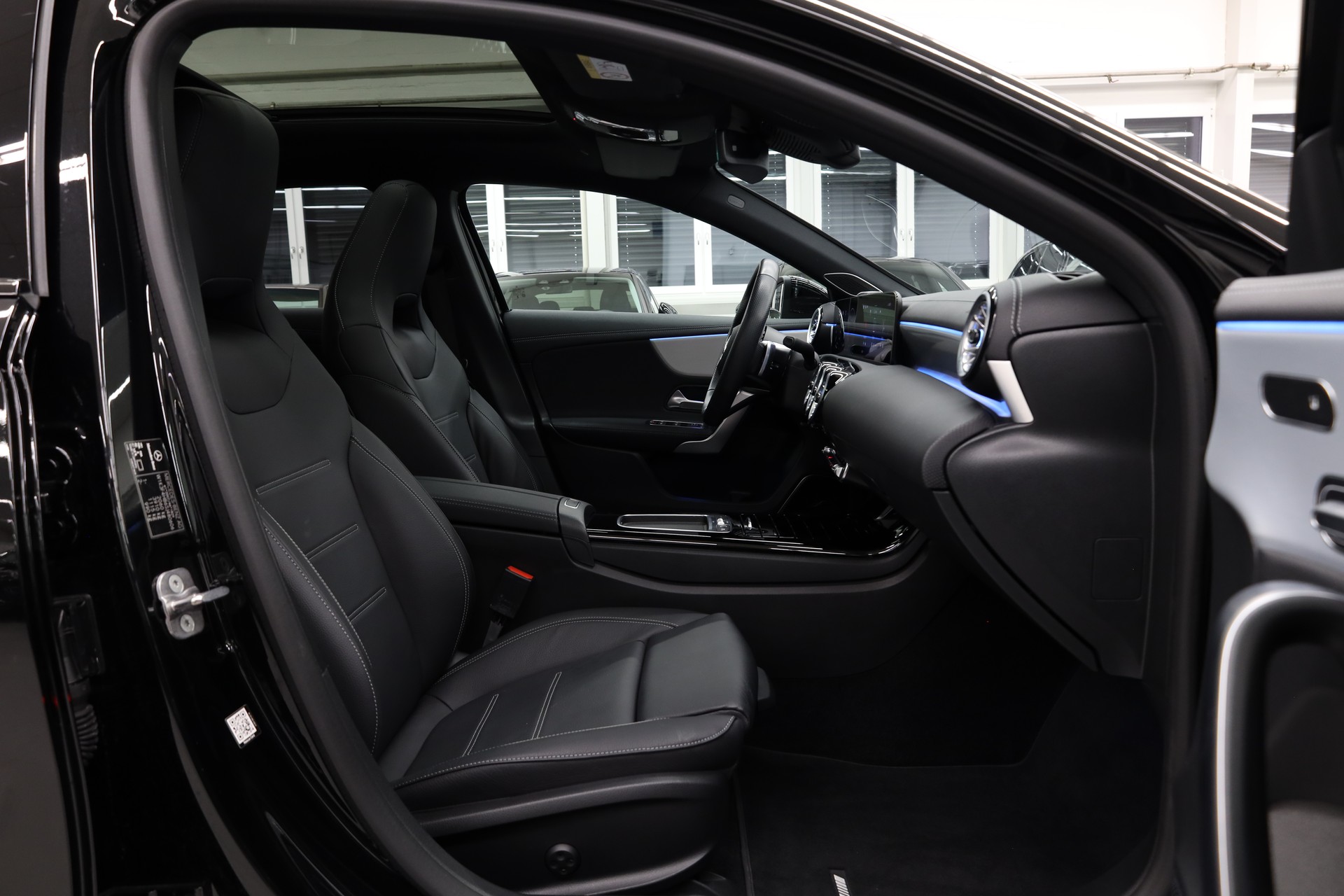 MERCEDES-BENZ A 250 AMG Line 4m-image-15