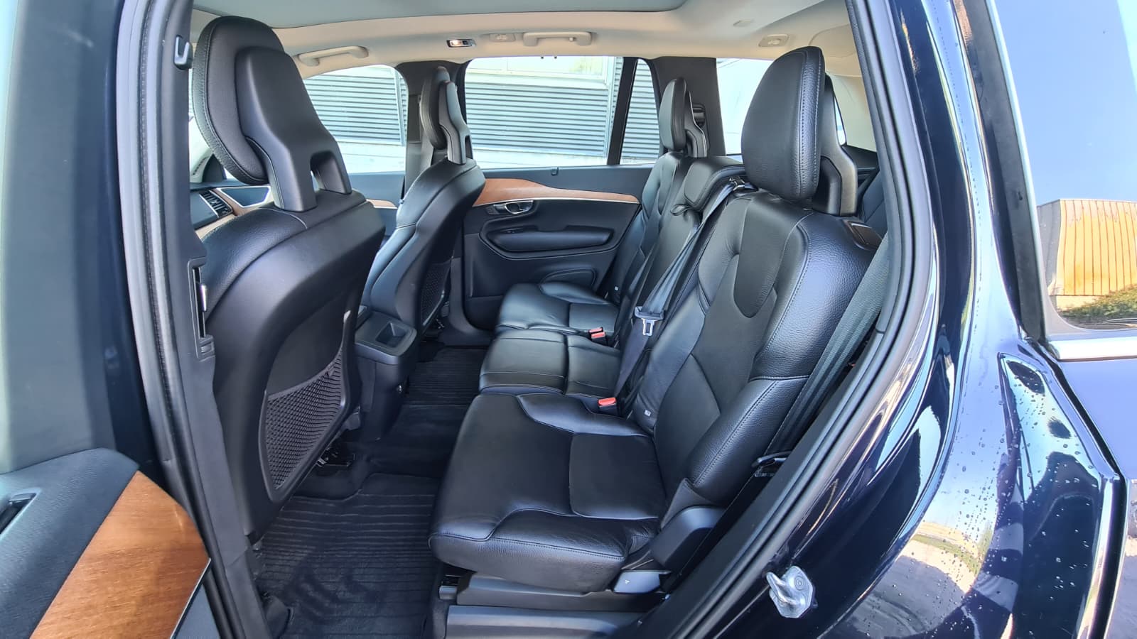 VOLVO XC90 D5 AWD Momentum Geartronic ** 7-Plätzer ** Voll-Leder ** Navi ** RF-Kamera 360° ** Panorama-Glasdach ** Sitzmemory **-image-16