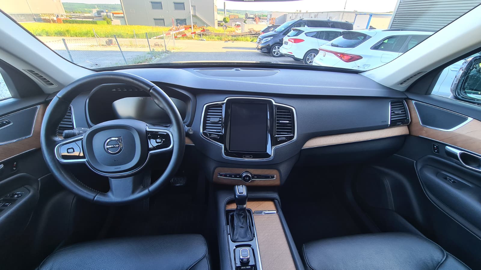 VOLVO XC90 D5 AWD Momentum Geartronic ** 7-Plätzer ** Voll-Leder ** Navi ** RF-Kamera 360° ** Panorama-Glasdach ** Sitzmemory **-image-12