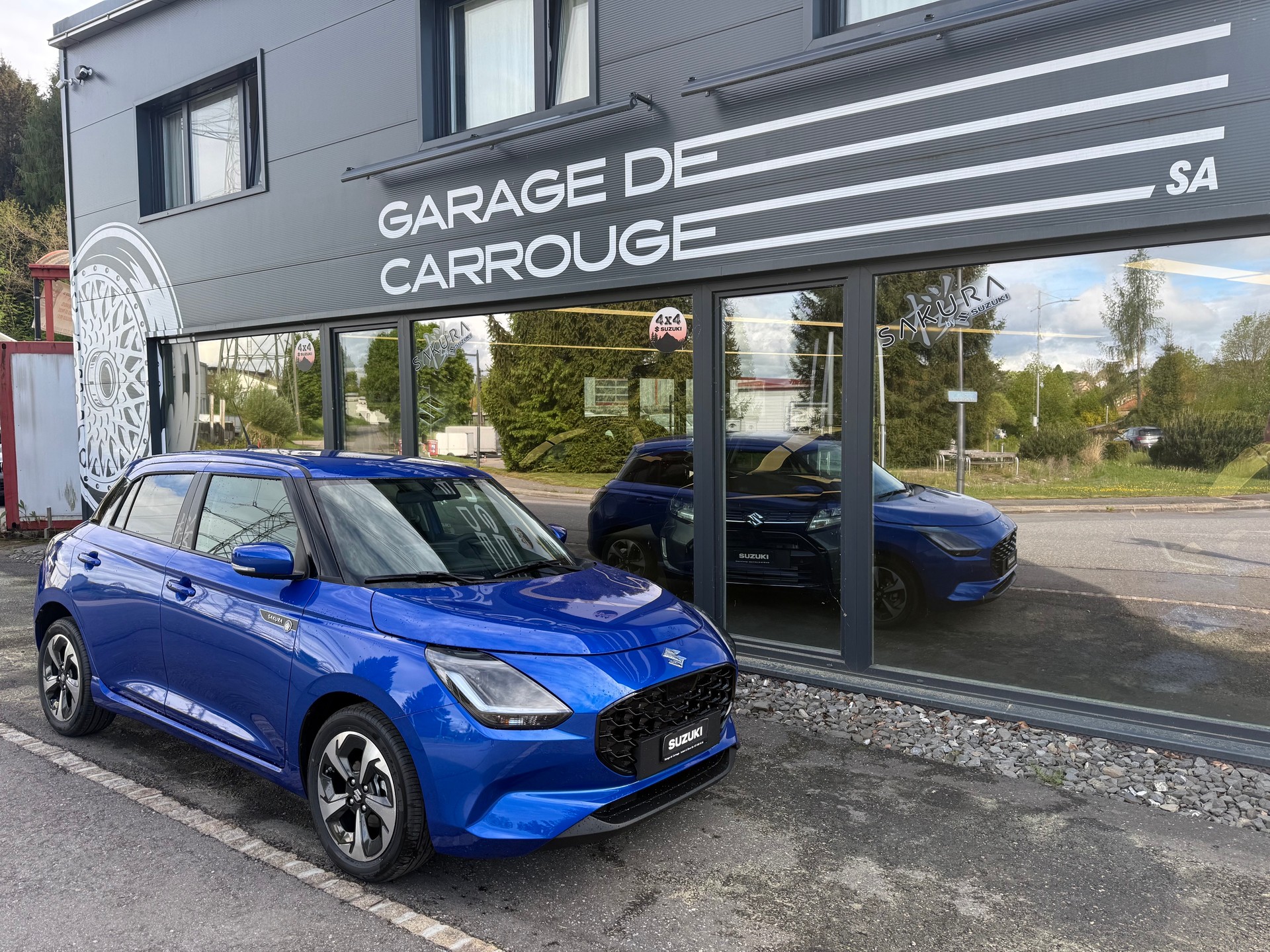 SUZUKI Swift 1.2 Sakura Top Hybrid CVT