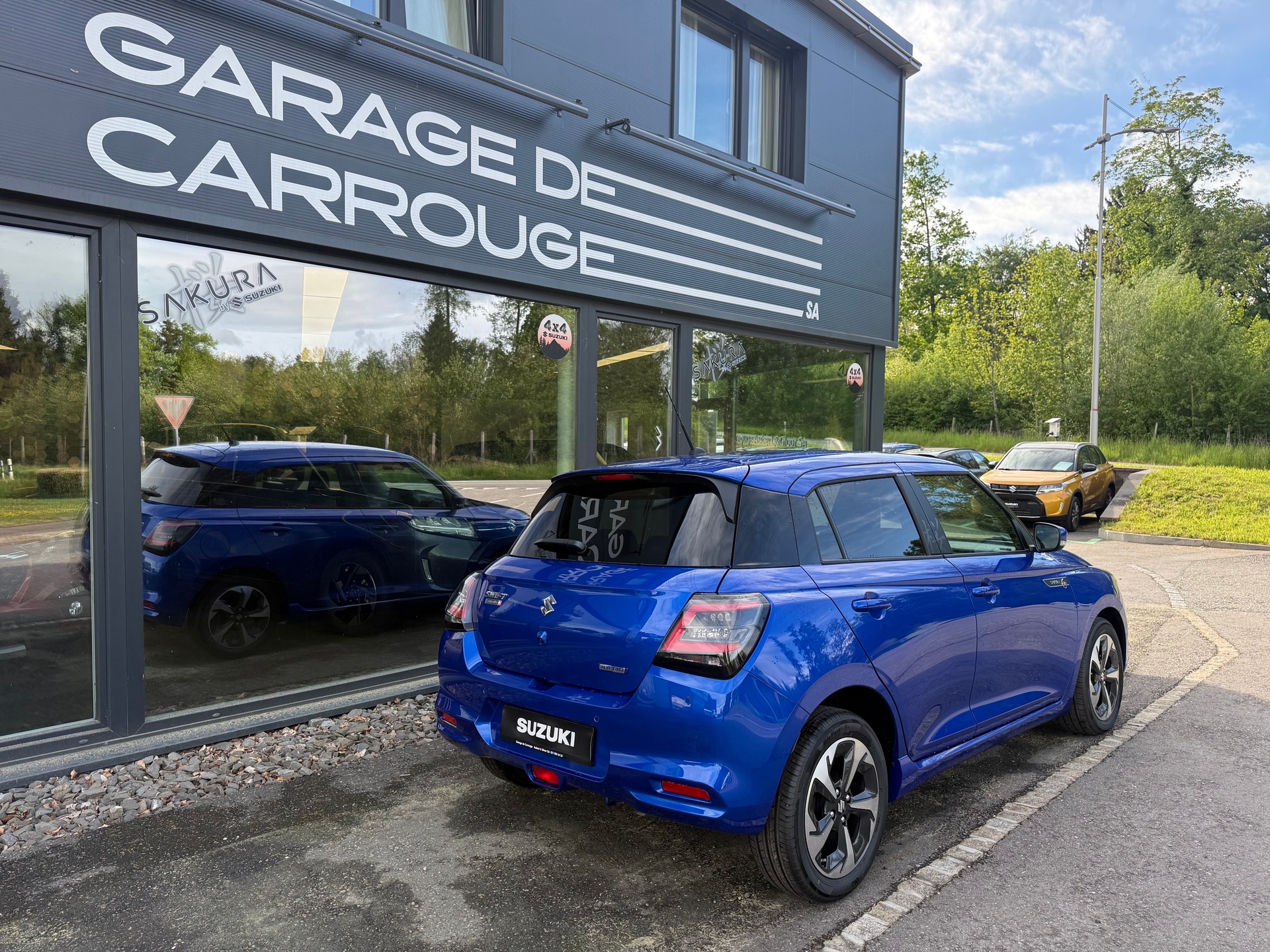 SUZUKI Swift 1.2 Sakura Top Hybrid CVT-image-5
