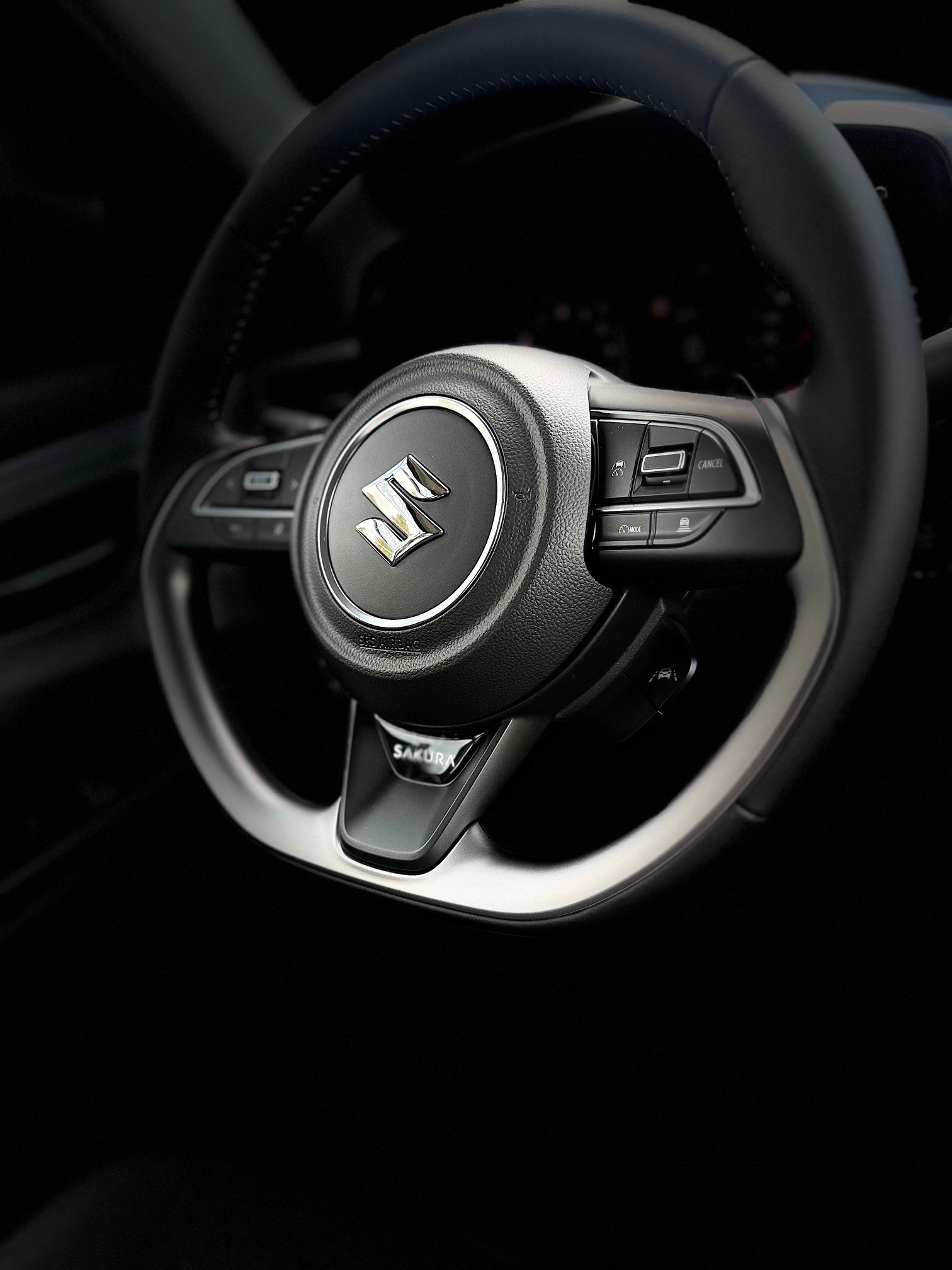 SUZUKI Swift 1.2 Sakura Top Hybrid CVT-image-13
