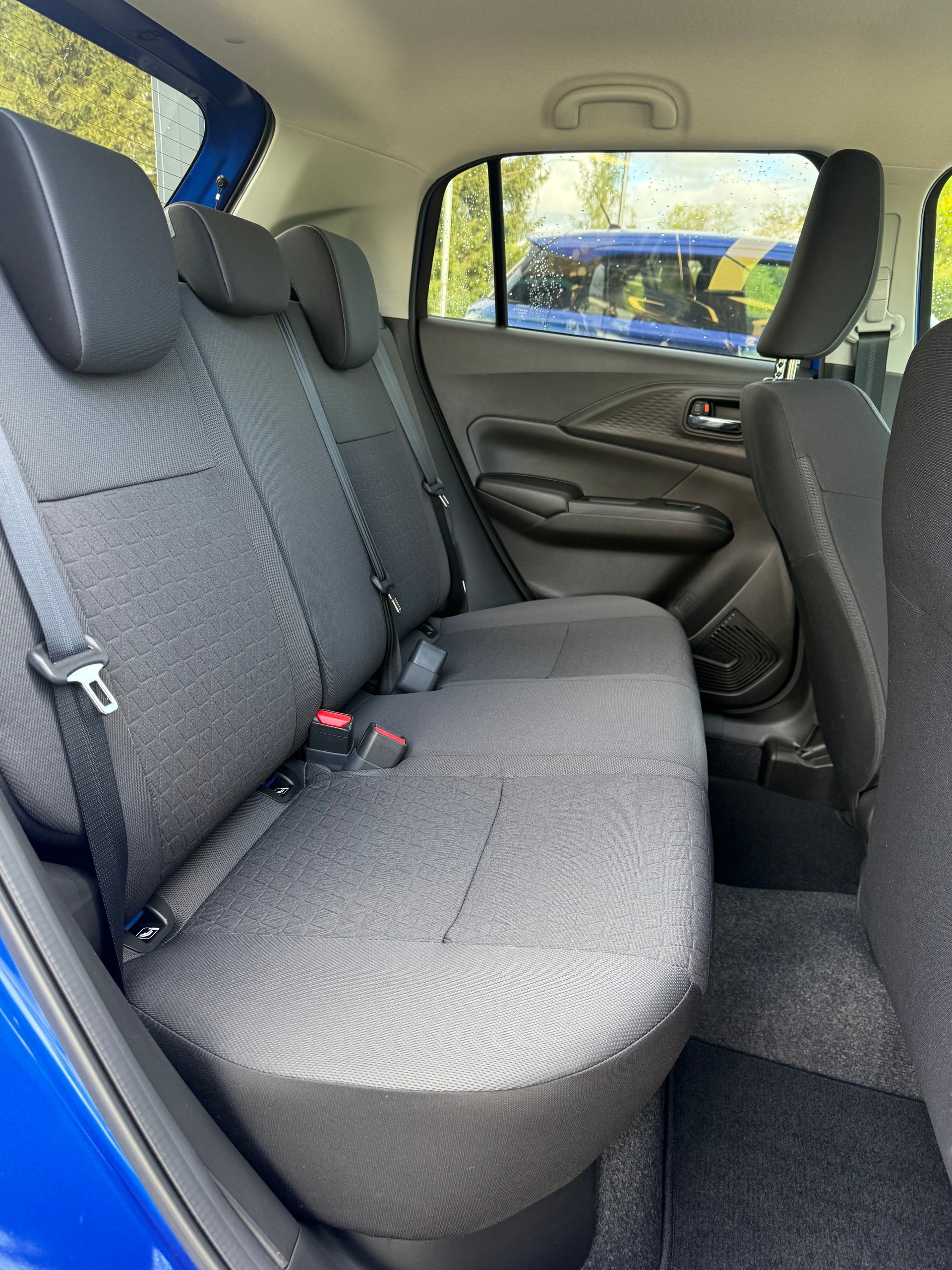 SUZUKI Swift 1.2 Sakura Top Hybrid CVT-image-8