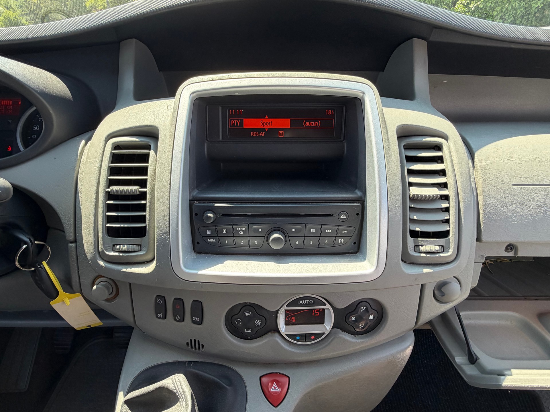 RENAULT Trafic 2.0 dCi Eco Grand Passenger Black Edition-image-13