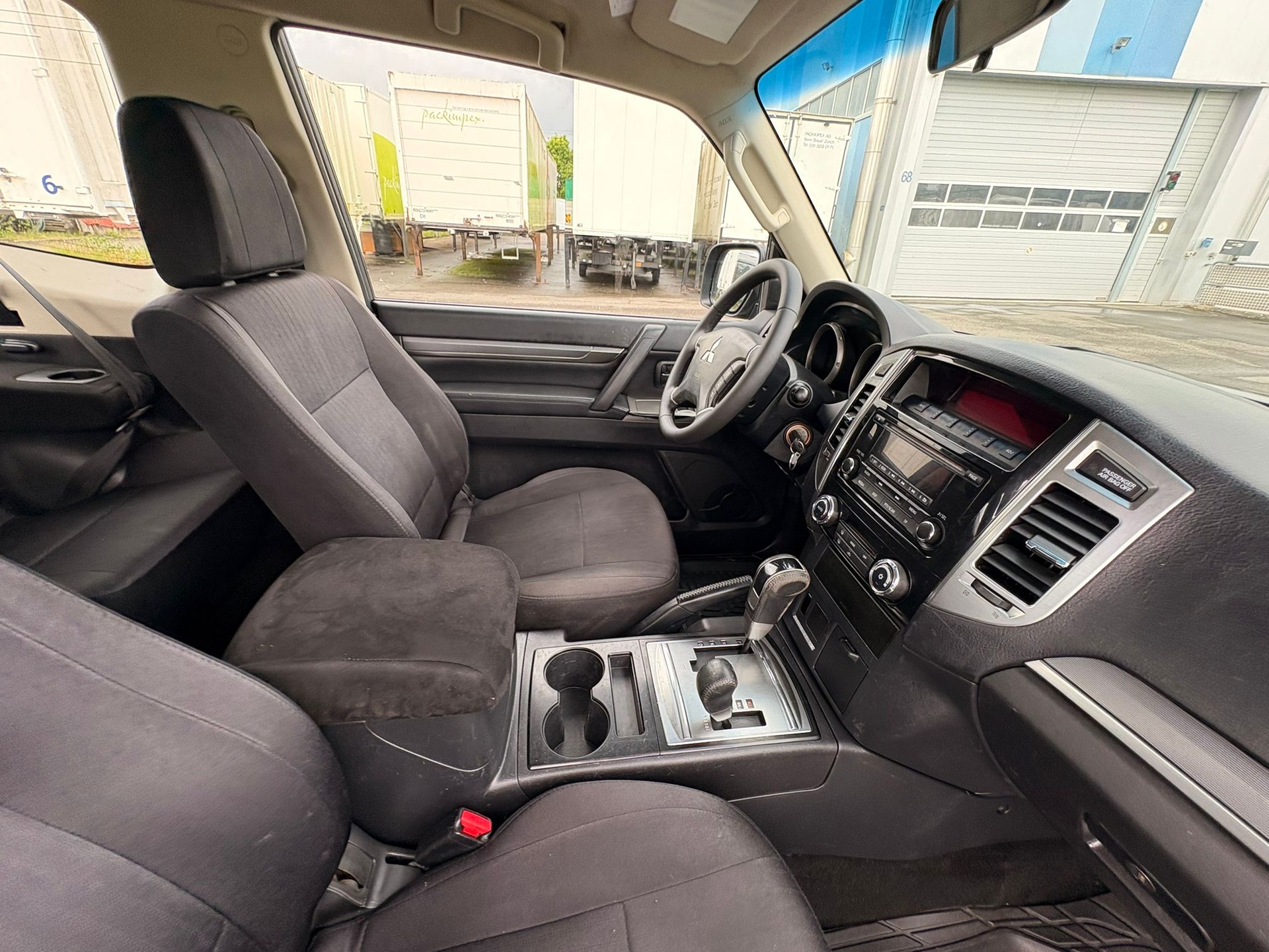 MITSUBISHI Pajero 3.2 DI-D Value Automatic-image-4