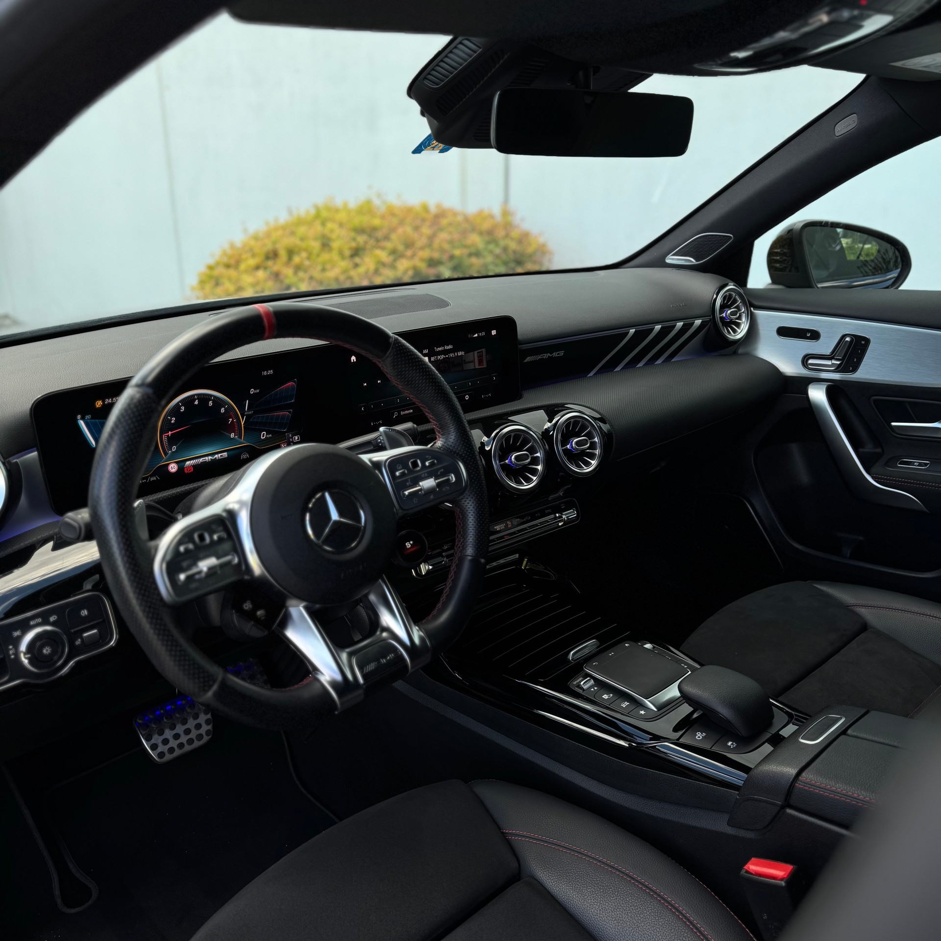 MERCEDES-BENZ A 35 AMG 4Matic Speedshift-image-7
