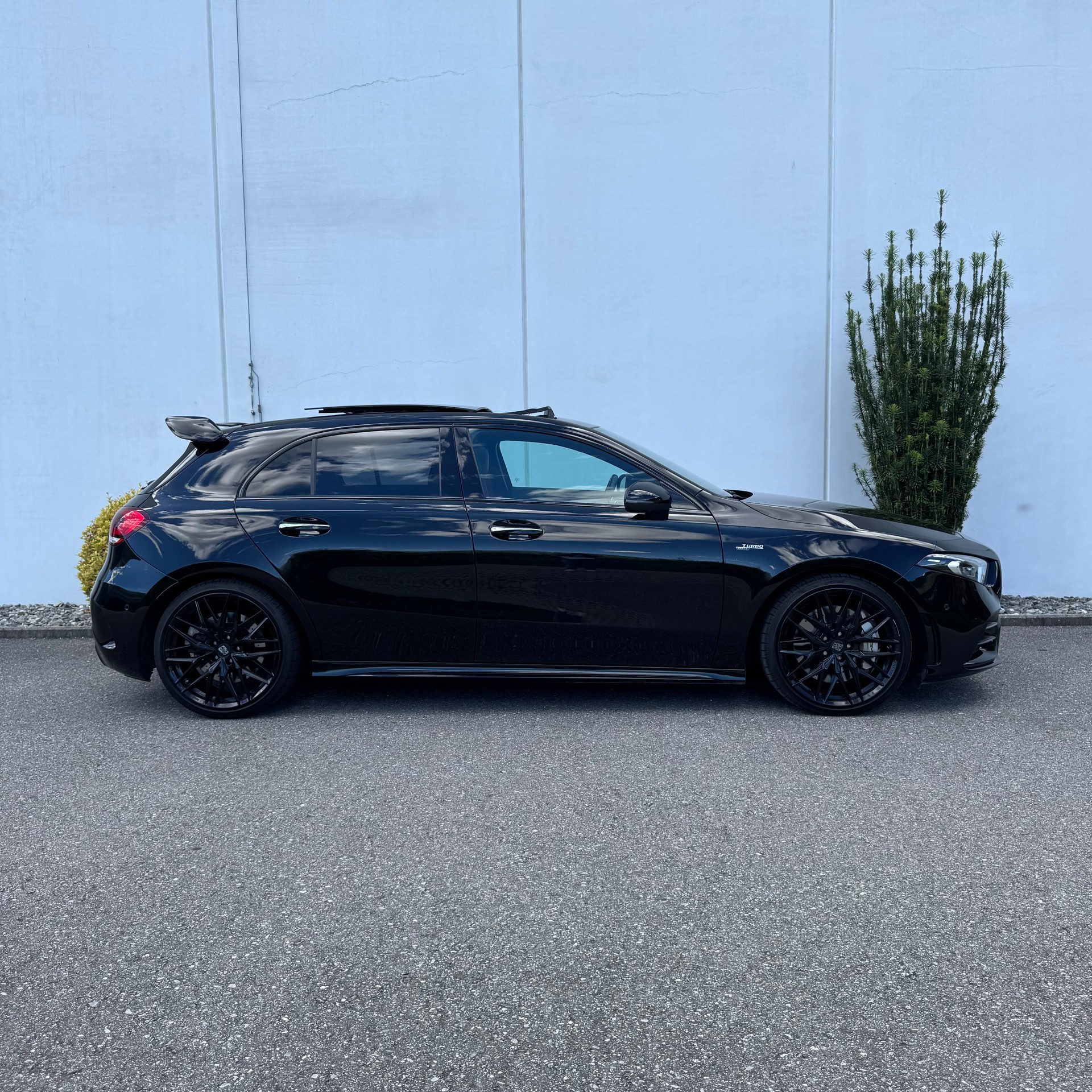 MERCEDES-BENZ A 35 AMG 4Matic Speedshift-image-1
