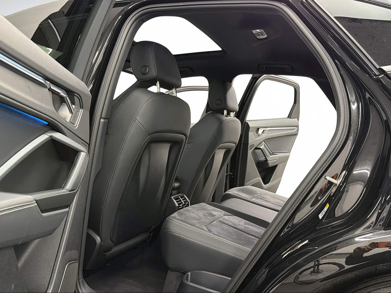 AUDI Q3 Sportback 35 TFSI S Line Midnight Black Attraction S-tronic / 360° Kamera / Panoramadach / SONOS Sound / Komfortschlüssel /-image-8