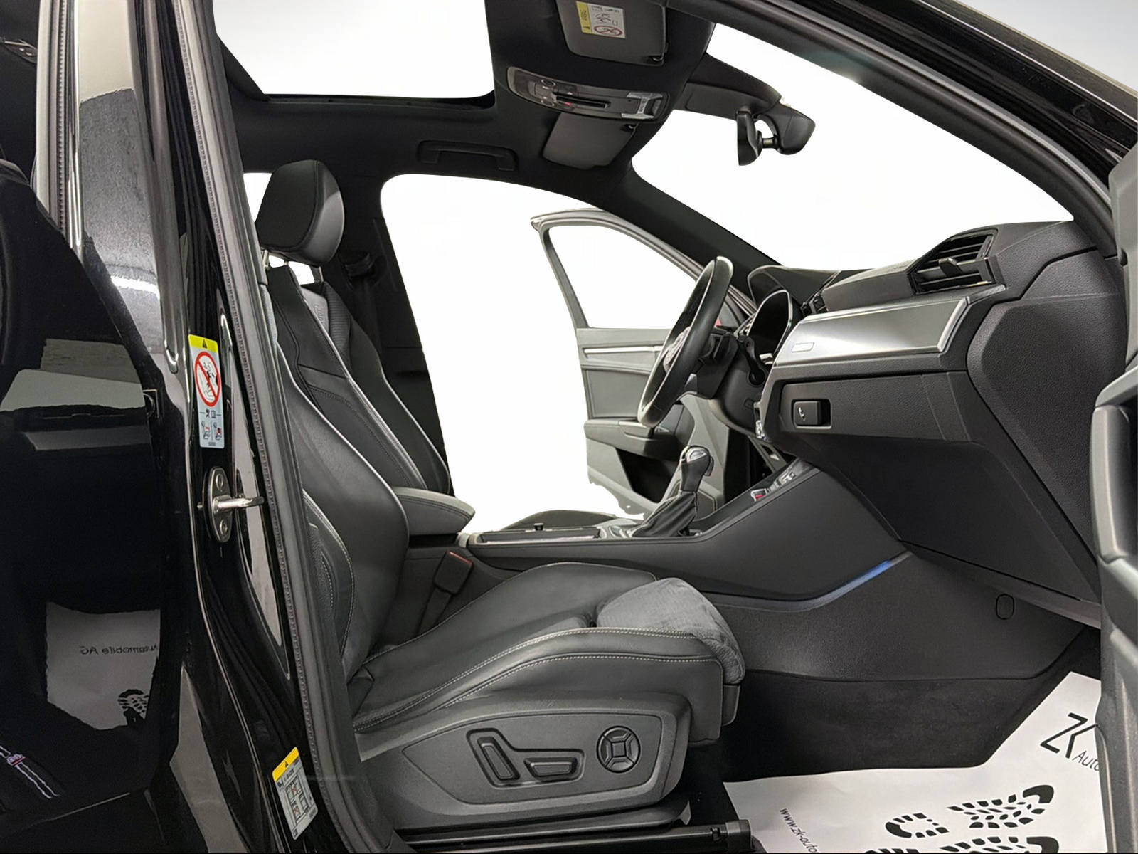 AUDI Q3 Sportback 35 TFSI S Line Midnight Black Attraction S-tronic / 360° Kamera / Panoramadach / SONOS Sound / Komfortschlüssel /-image-9
