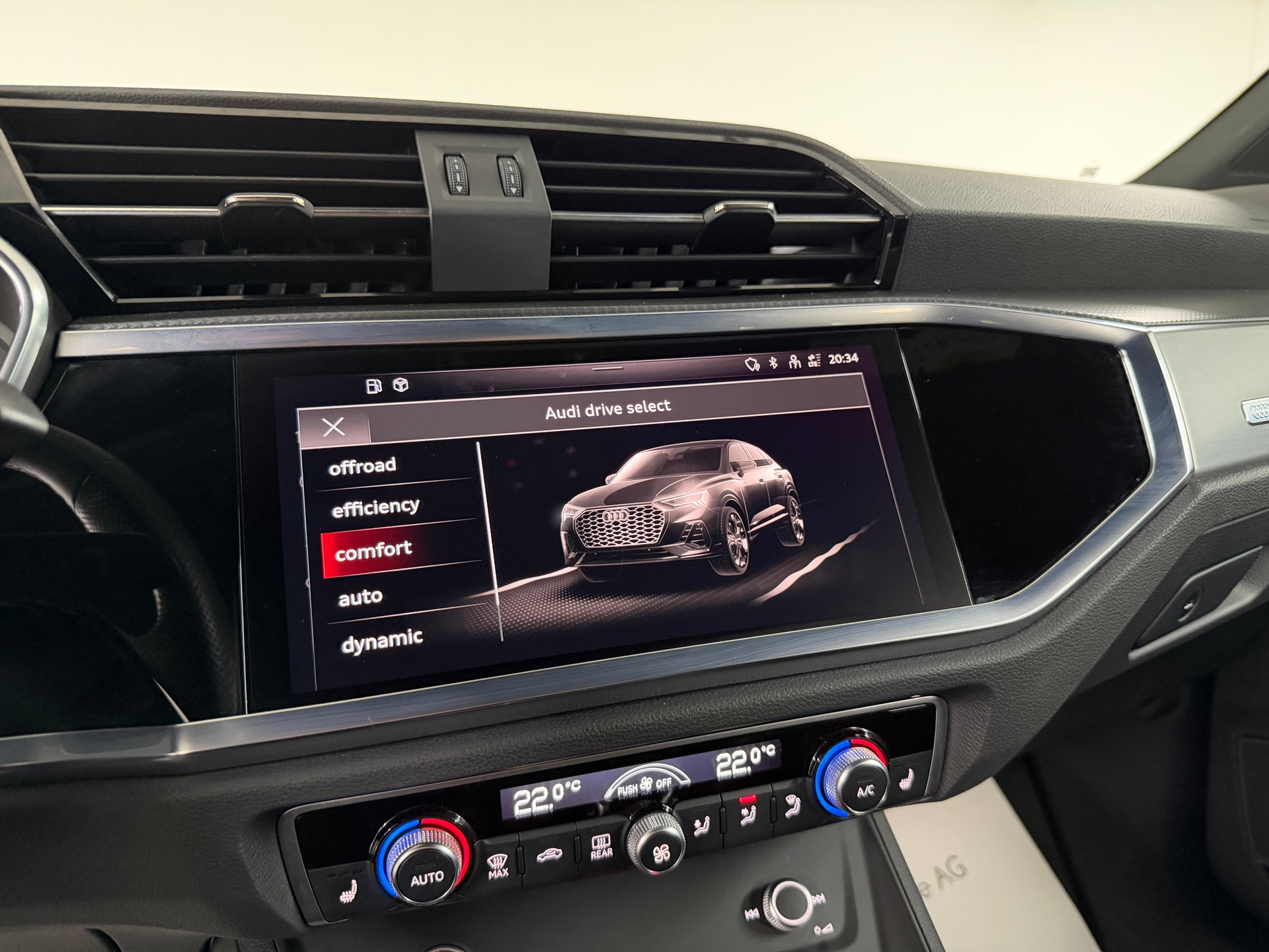 AUDI Q3 Sportback 35 TFSI S Line Midnight Black Attraction S-tronic / 360° Kamera / Panoramadach / SONOS Sound / Komfortschlüssel /-image-17