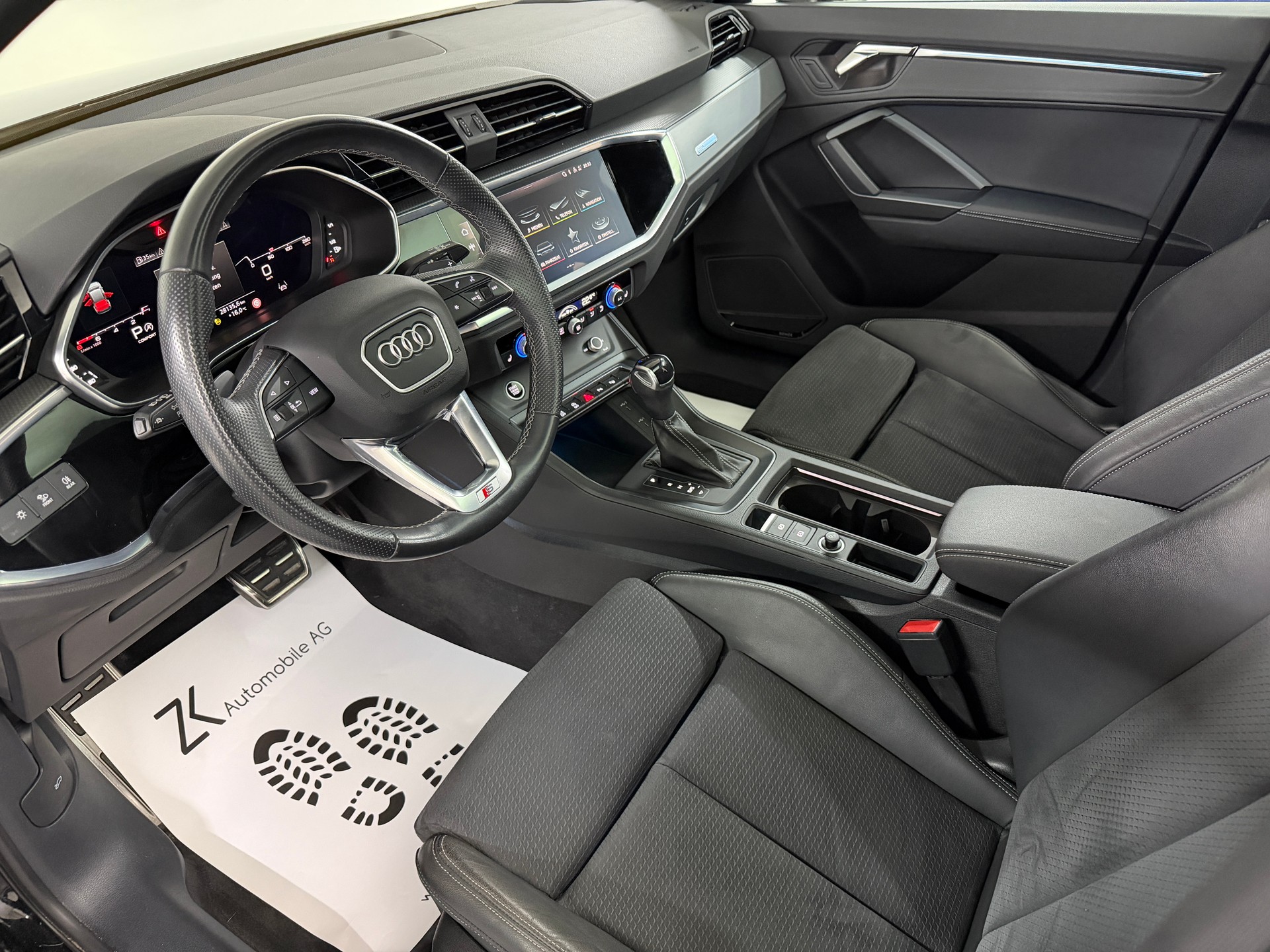 AUDI Q3 Sportback 35 TFSI S Line Midnight Black Attraction S-tronic / 360° Kamera / Panoramadach / SONOS Sound / Komfortschlüssel /-image-6