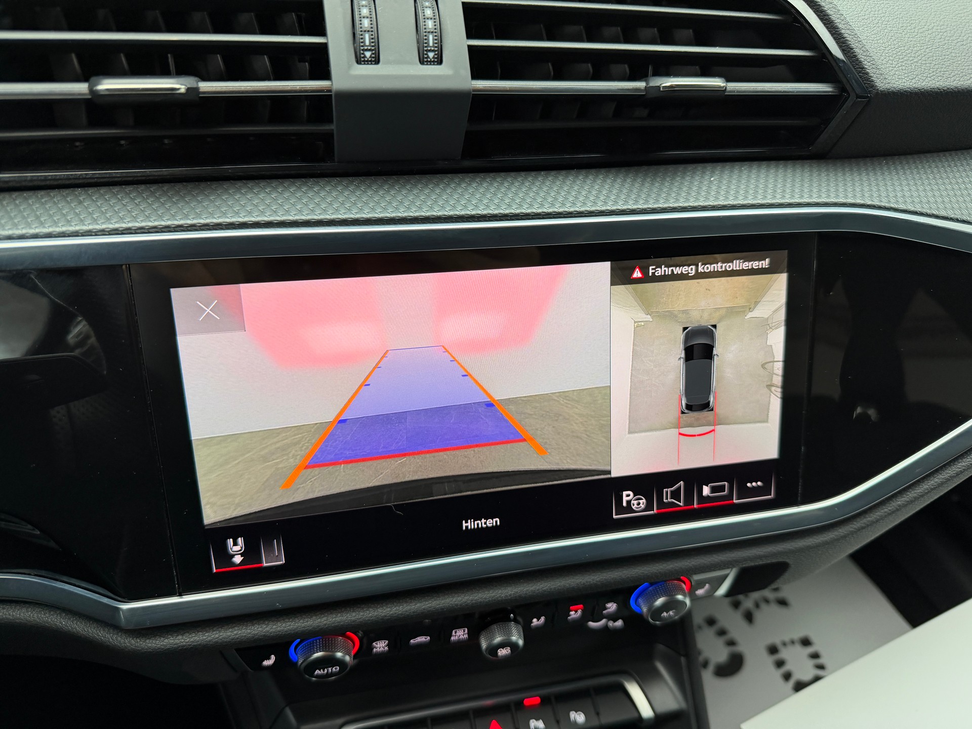 AUDI Q3 Sportback 35 TFSI S Line Midnight Black Attraction S-tronic / 360° Kamera / Panoramadach / SONOS Sound / Komfortschlüssel /-image-16