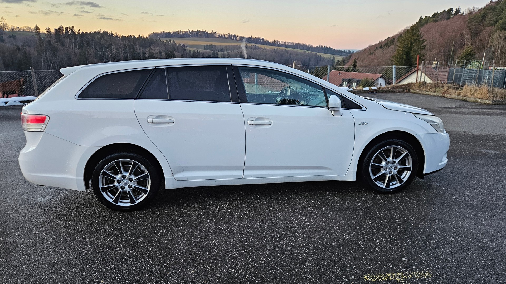 TOYOTA Avensis Sportswagon 2.2D-CAT Linea Sol-image-5