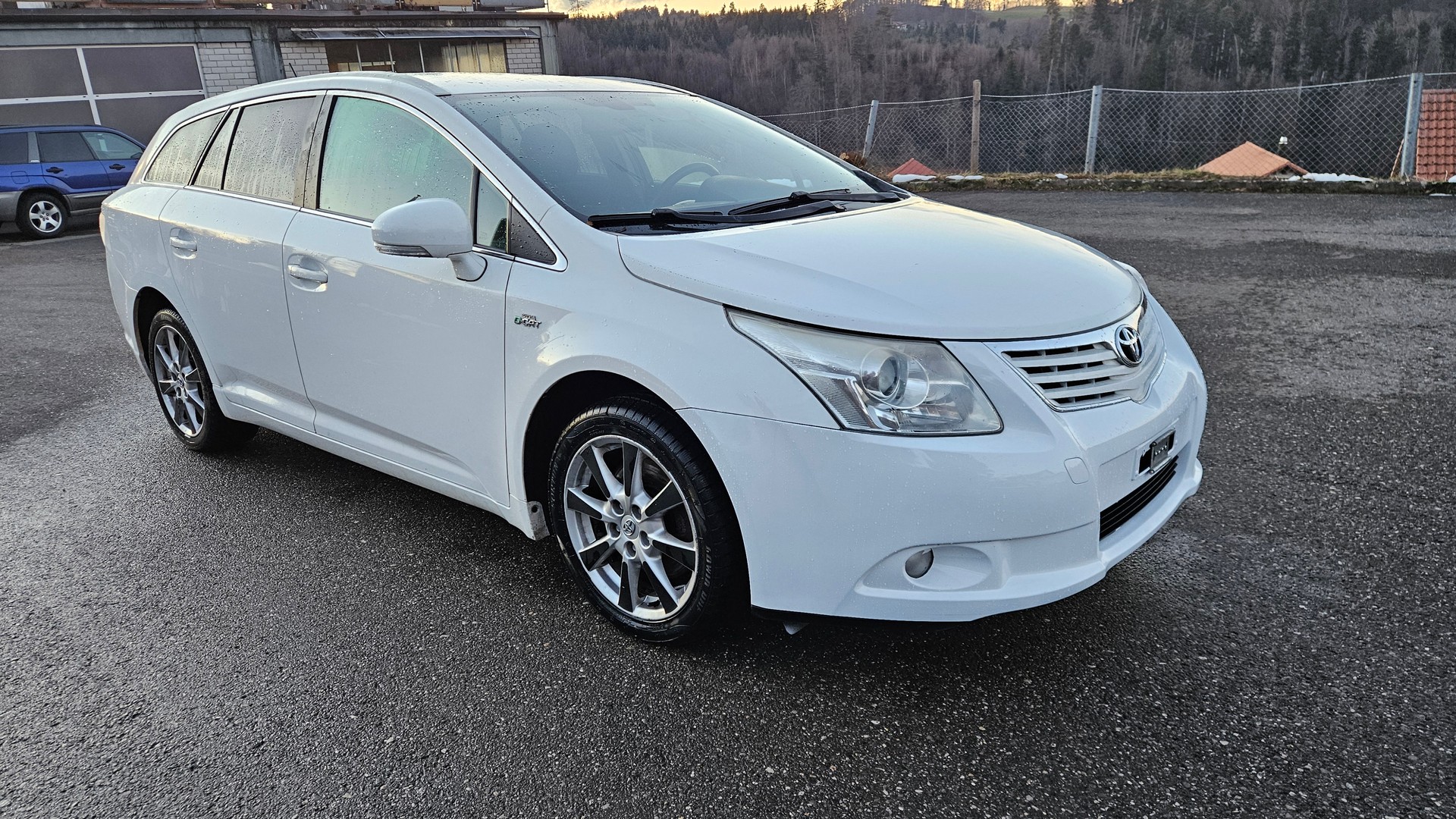 TOYOTA Avensis Sportswagon 2.2D-CAT Linea Sol-image-1
