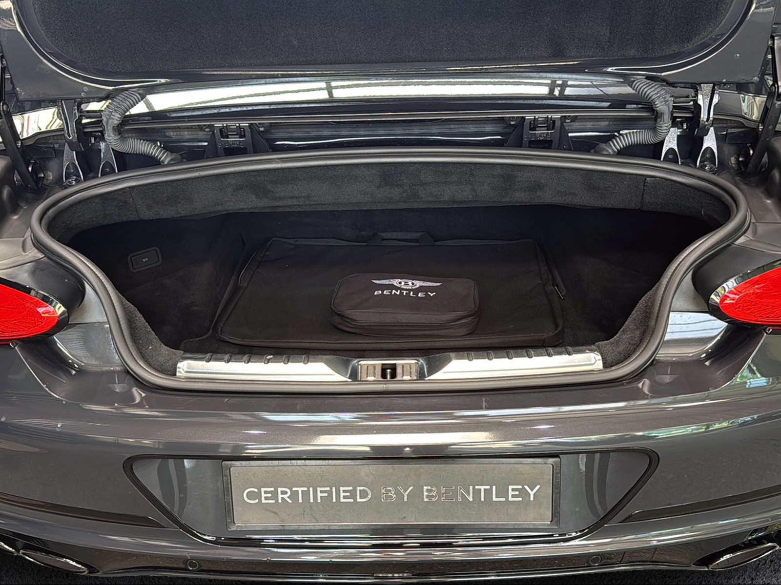 BENTLEY Continental GTC 4.0 V8-image-9