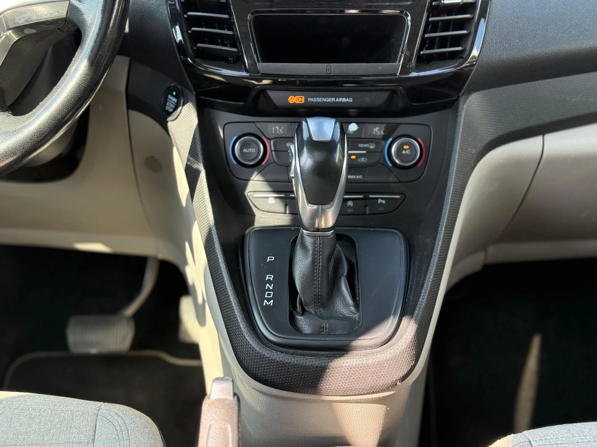 FORD Grand Tourneo Connect 1.5 EcoBlue Titanium Automat-image-6