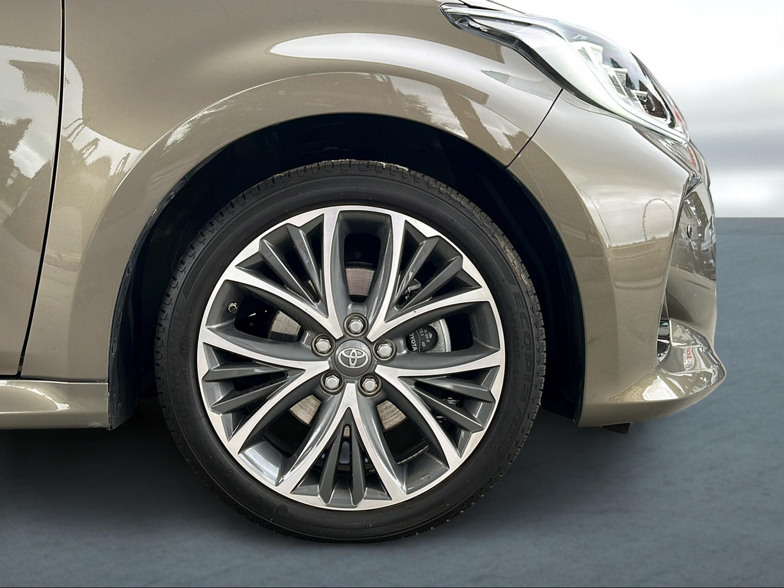 TOYOTA Yaris 1.5 Premium e-CVT-image-5