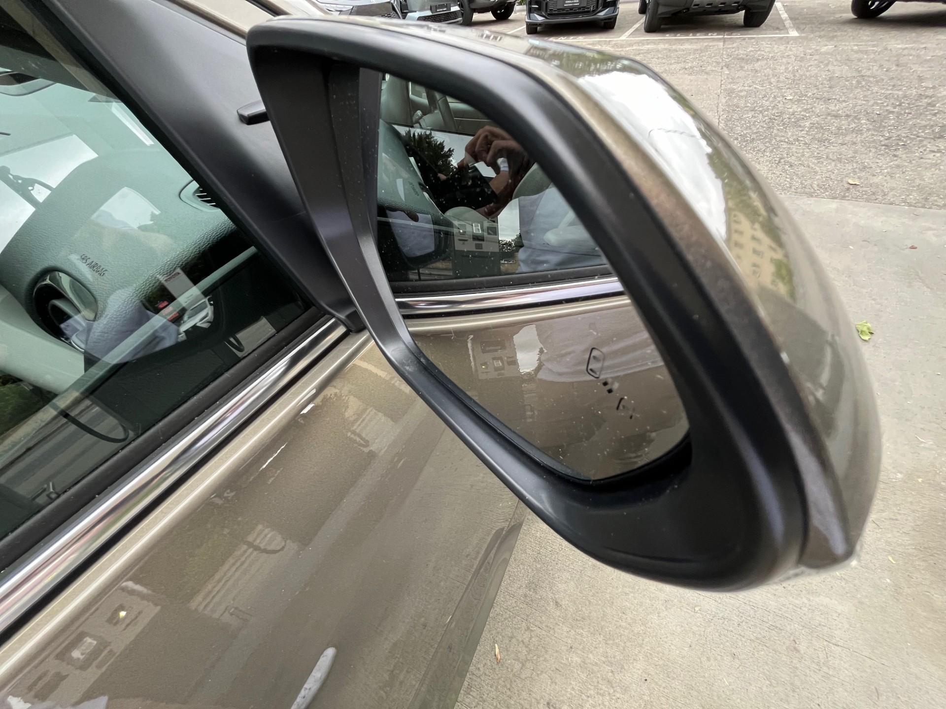 TOYOTA Yaris 1.5 Premium e-CVT-image-19