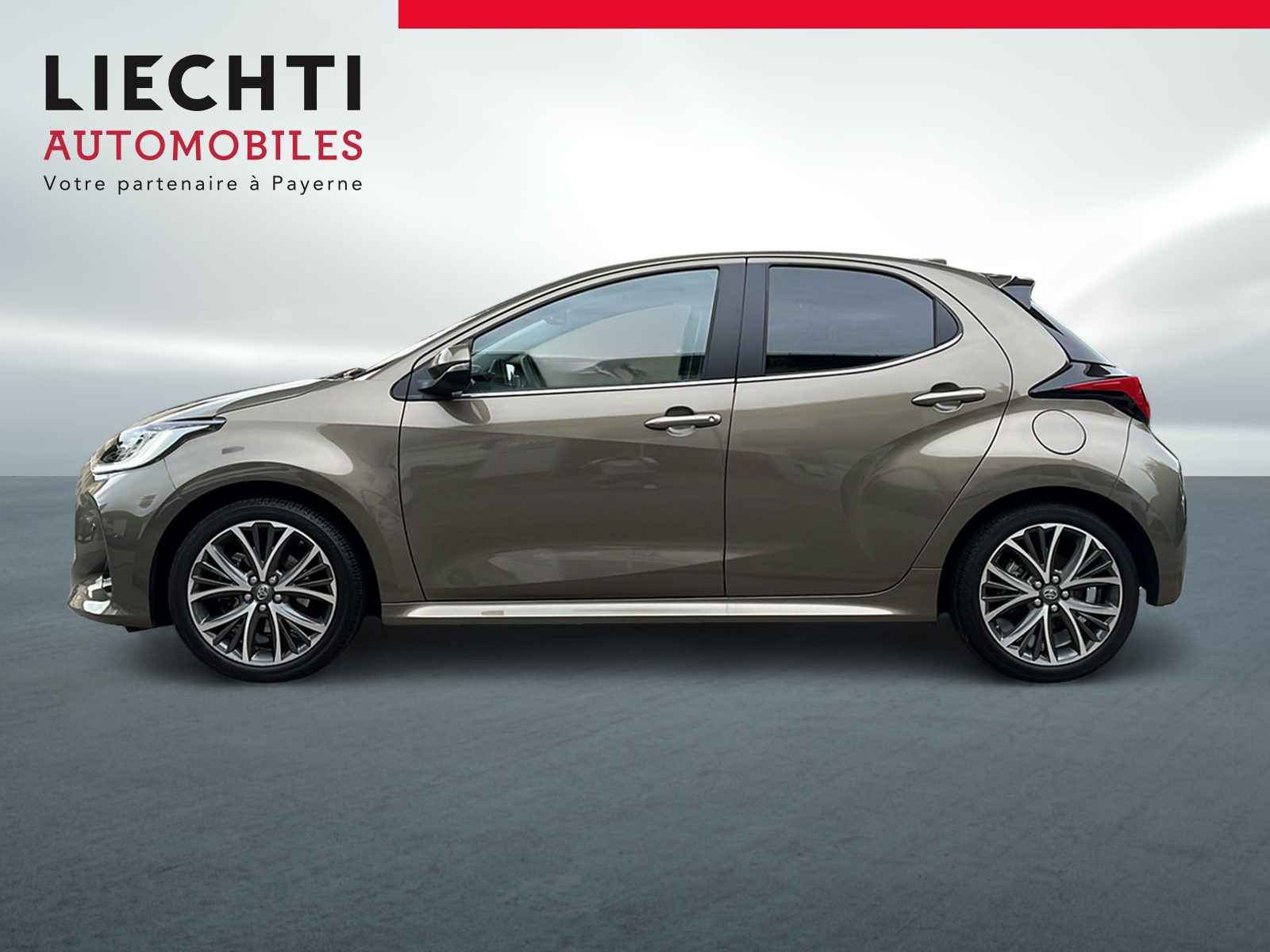 TOYOTA Yaris 1.5 Premium e-CVT-showroom-element-1