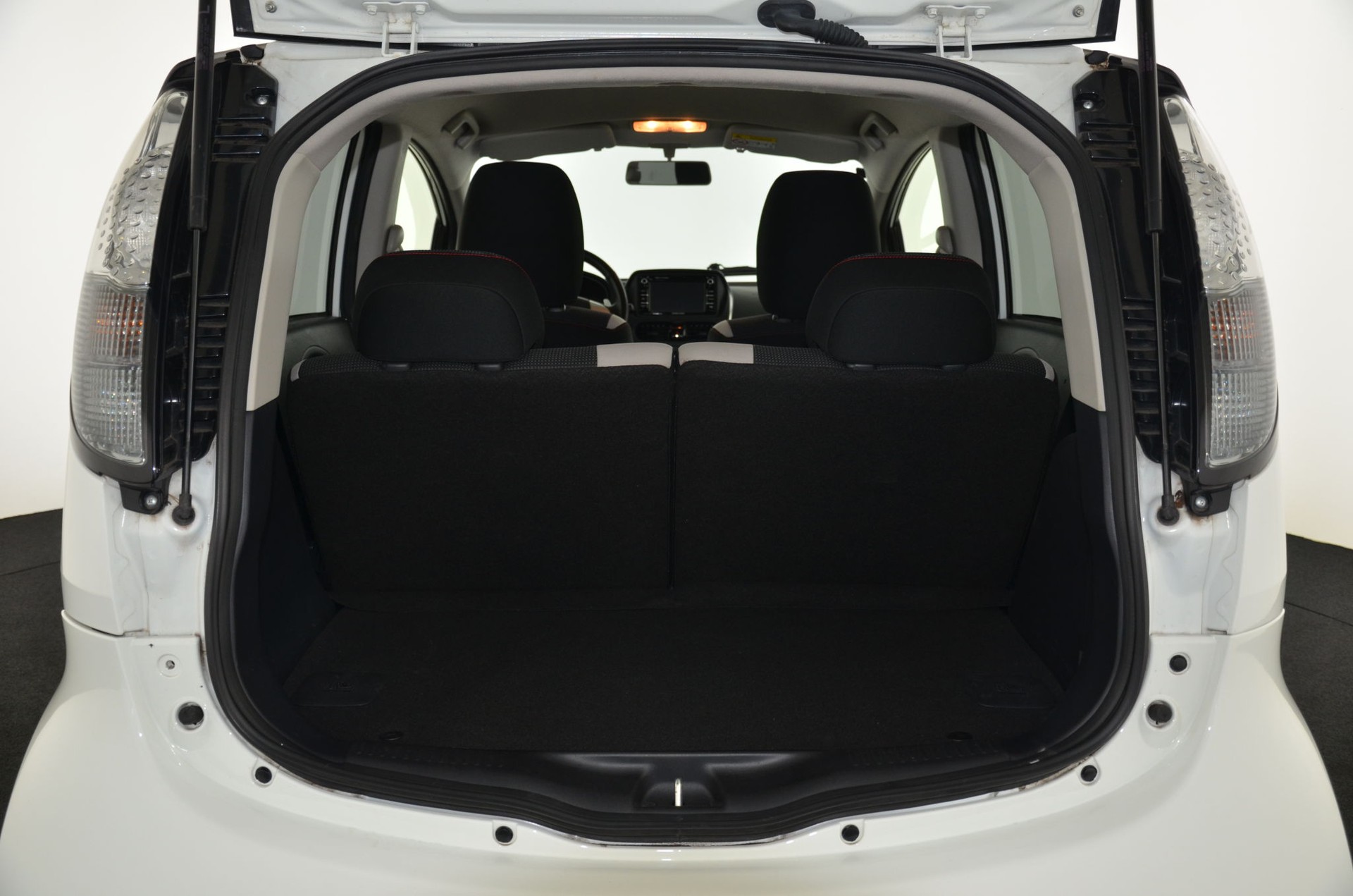 MITSUBISHI i MiEV Style-image-21