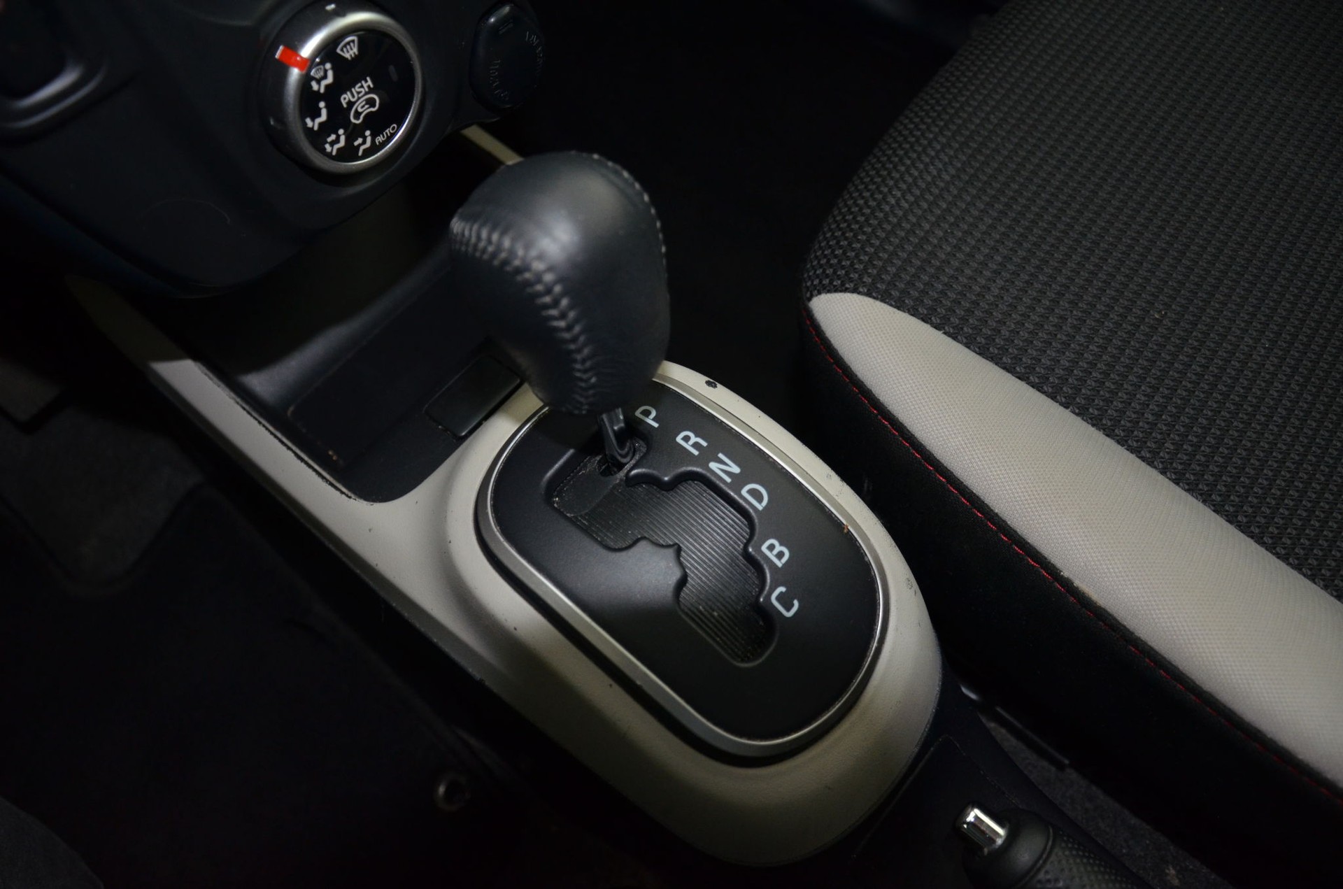 MITSUBISHI i MiEV Style-image-19