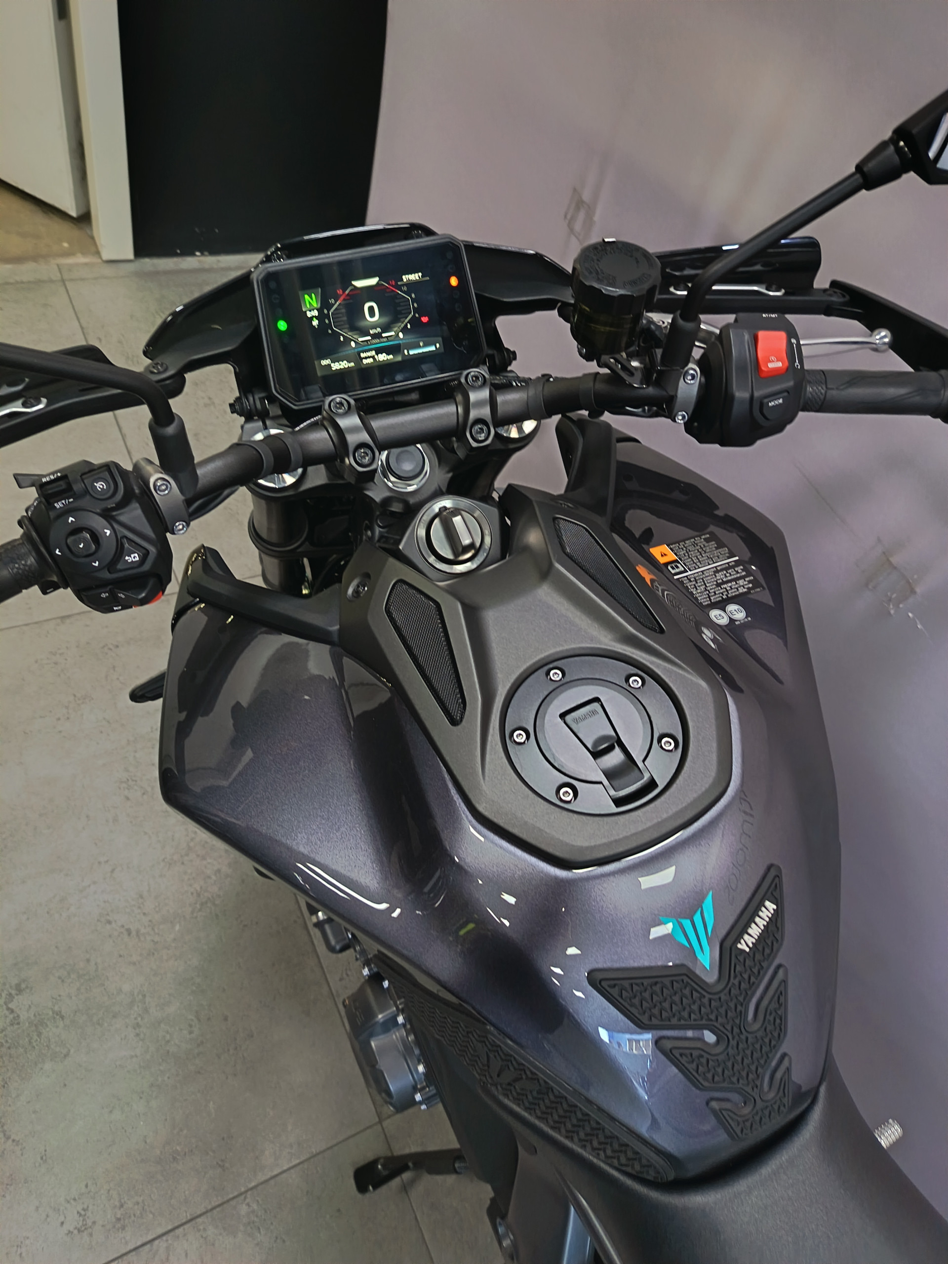 YAMAHA MT-09 Y-AMT-image-4