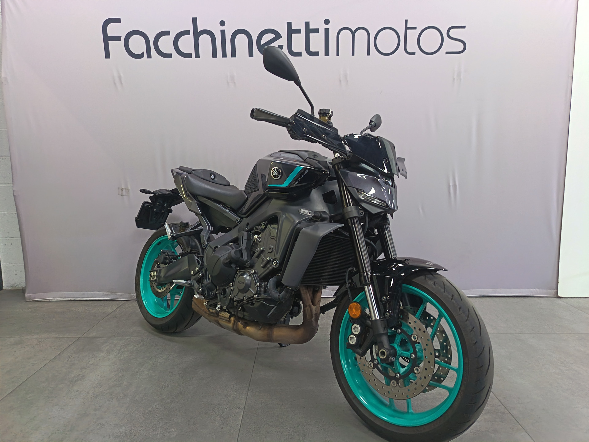 YAMAHA MT-09 Y-AMT-showroom-element-1