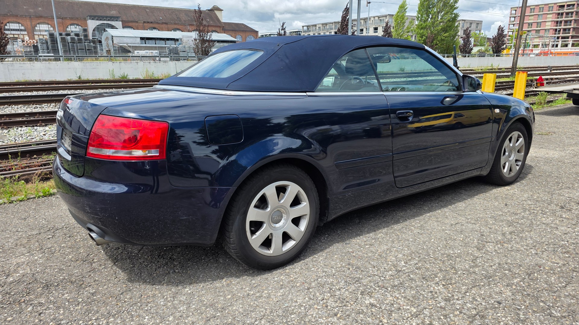 AUDI A4 Cabriolet 2.0T FSI multitronic-image-4