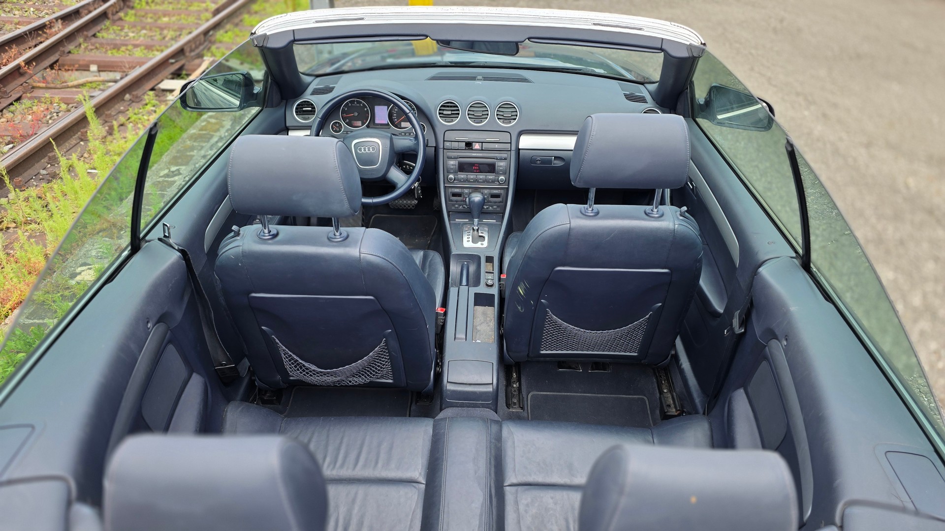 AUDI A4 Cabriolet 2.0T FSI multitronic-image-8